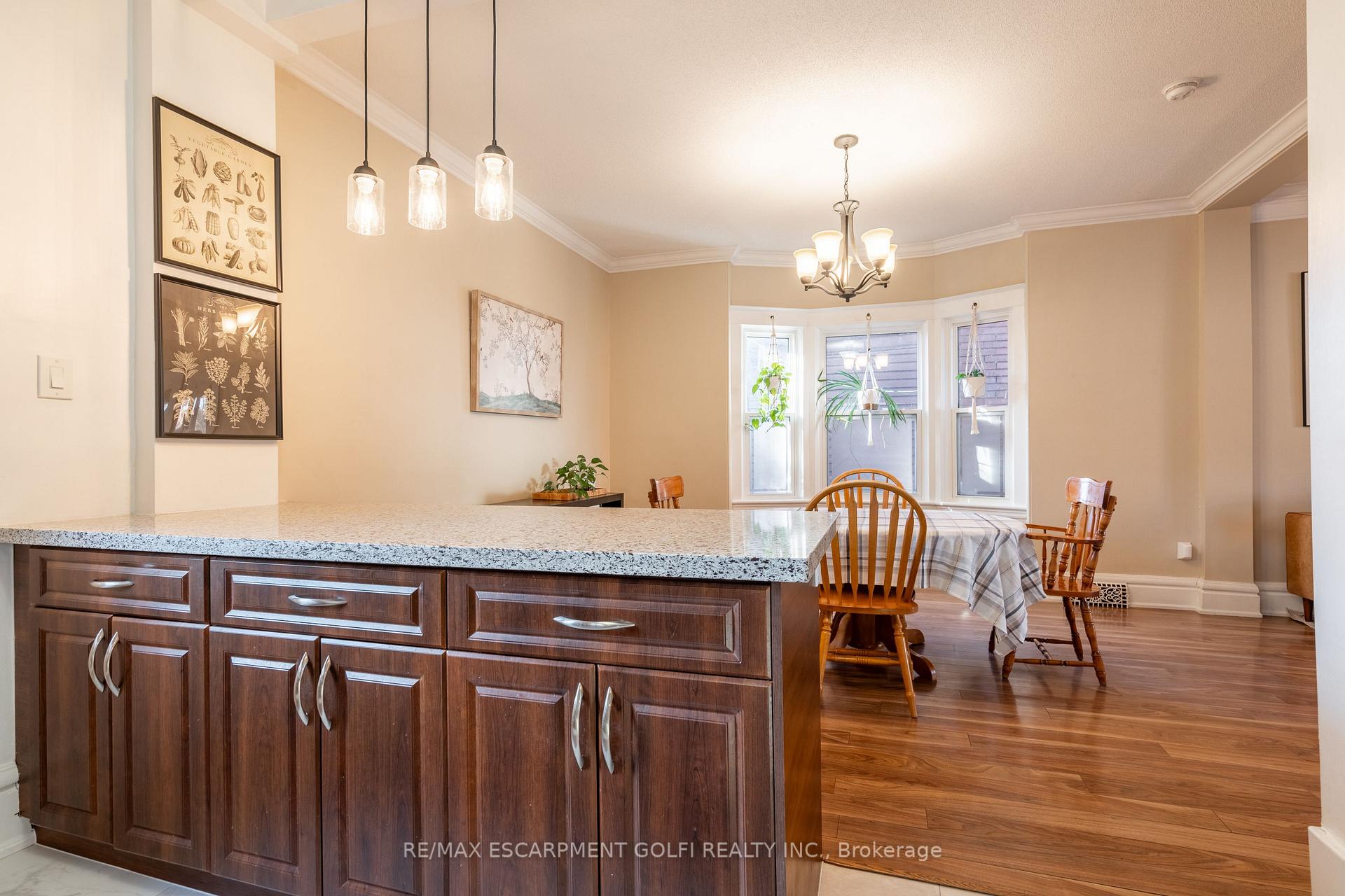 Photo 14 of 10 Belview Avenue, Hamilton, Crown Point — HOMEH