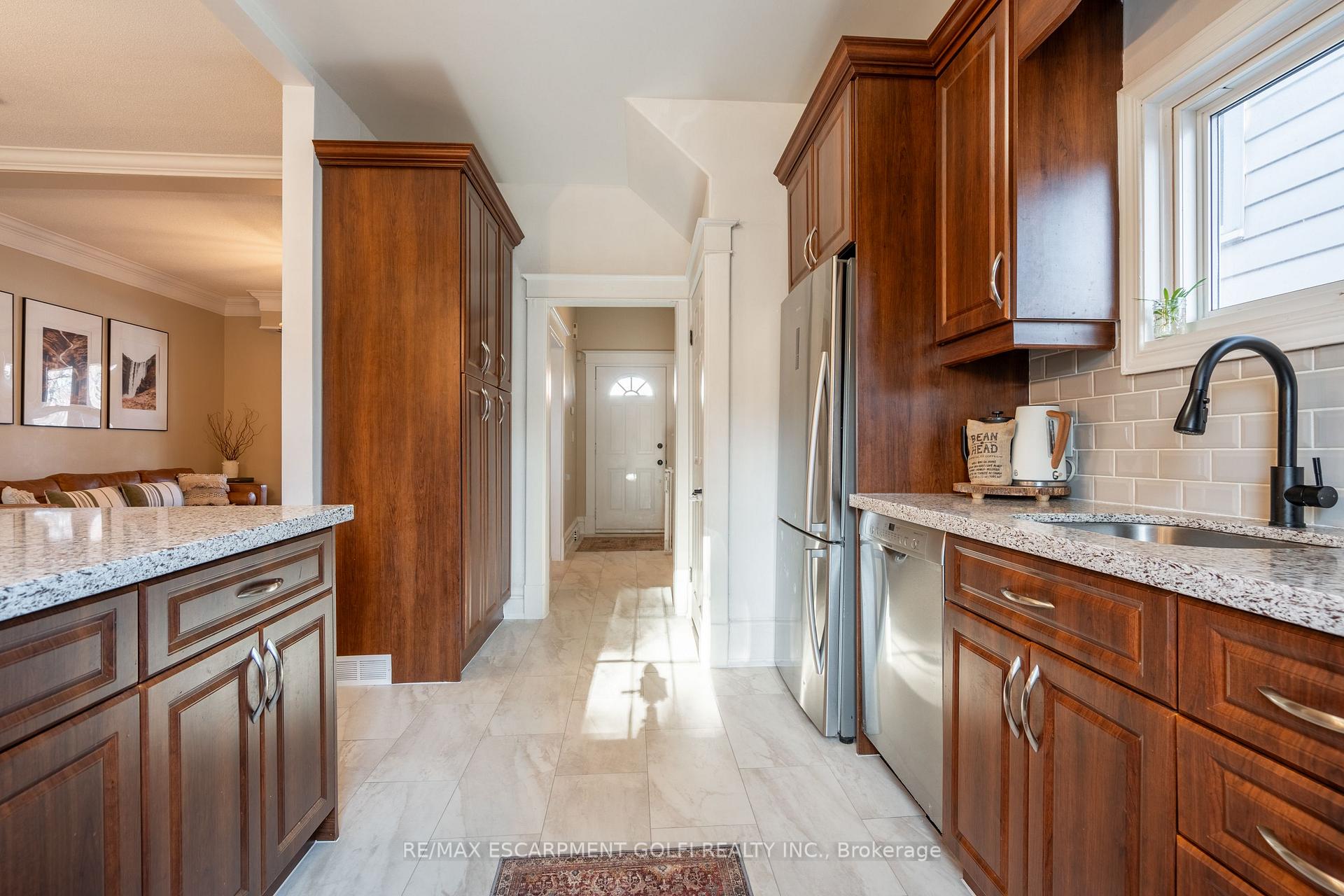 Photo 16 of 10 Belview Avenue, Hamilton, Crown Point — HOMEH