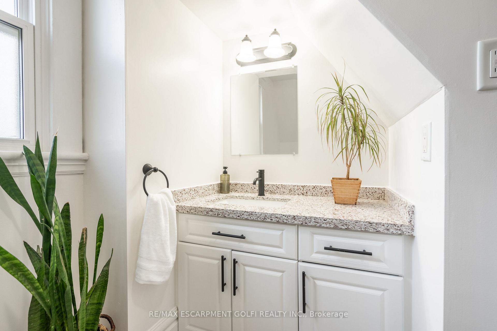 Photo 19 of 10 Belview Avenue, Hamilton, Crown Point — HOMEH