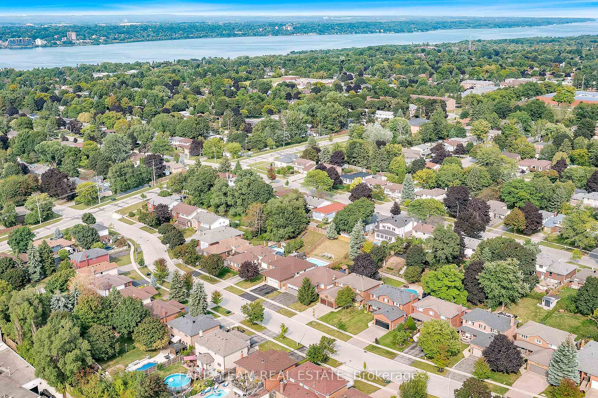 Photo 32 of 110 Chieftain Crescent, Barrie, Allandale Heights — HOMEH