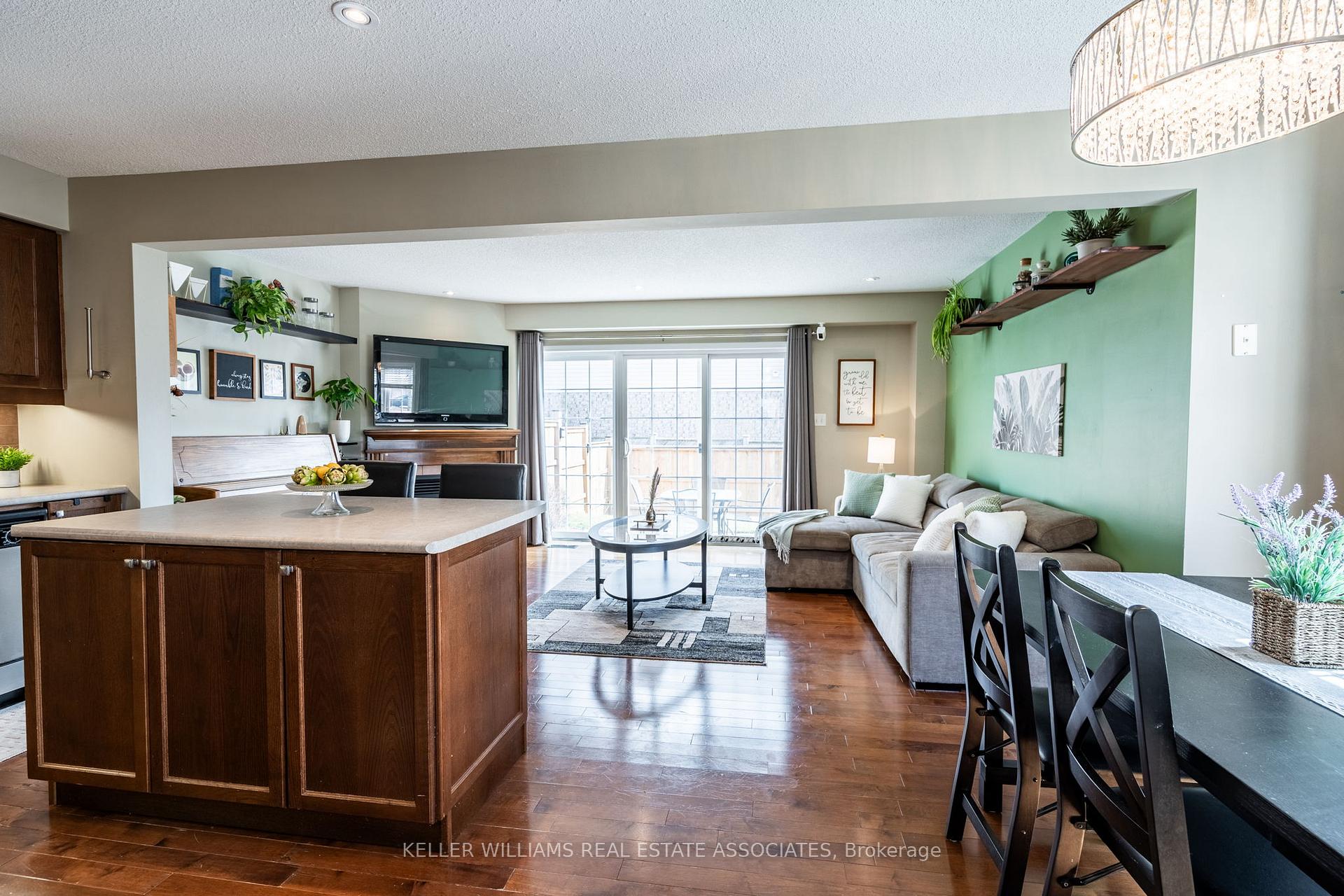 Photo 4 of 515 Beaumont Crescent, Kitchener, Grand River South — HOMEH