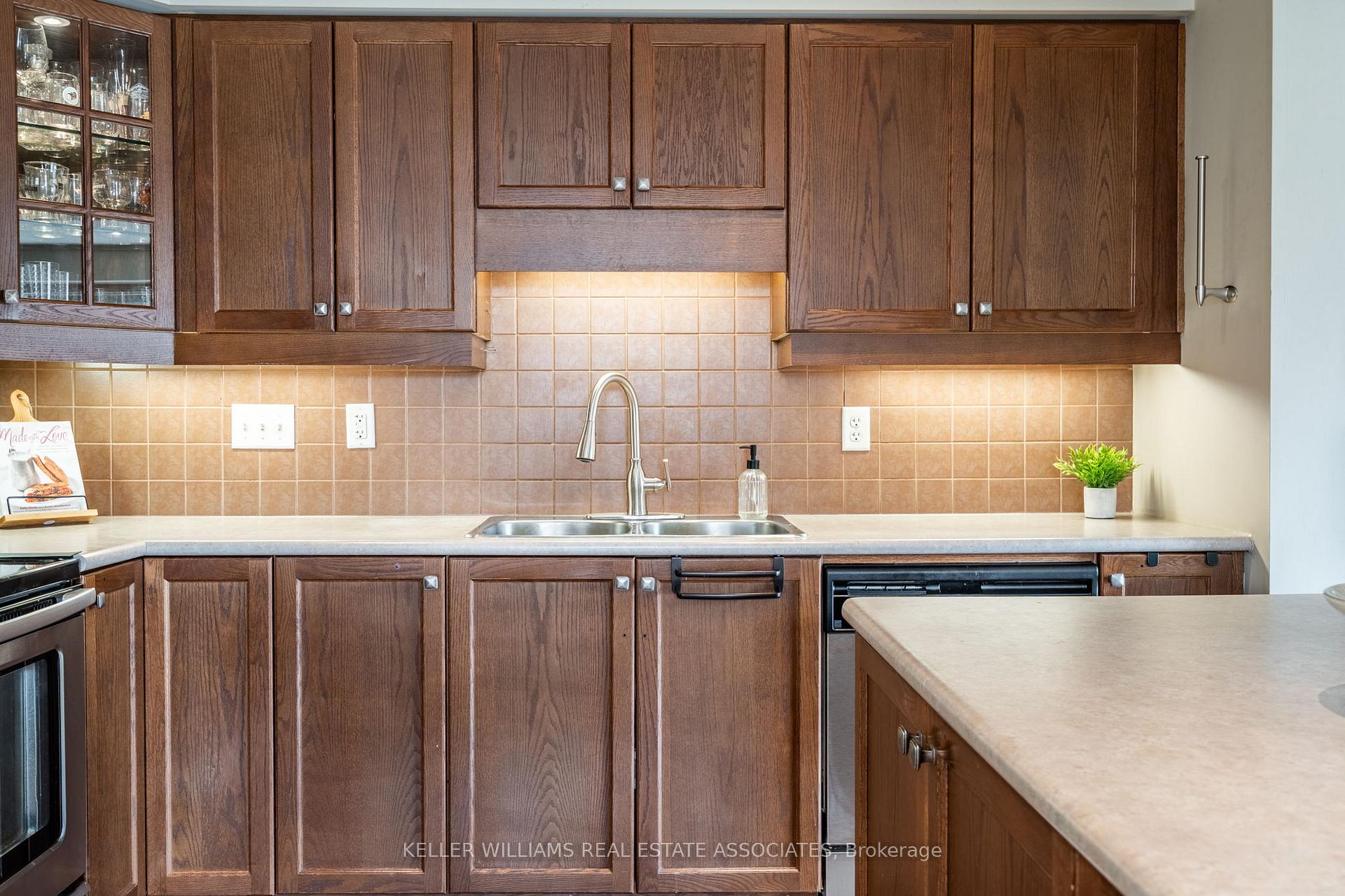 Photo 7 of 515 Beaumont Crescent, Kitchener, Grand River South — HOMEH