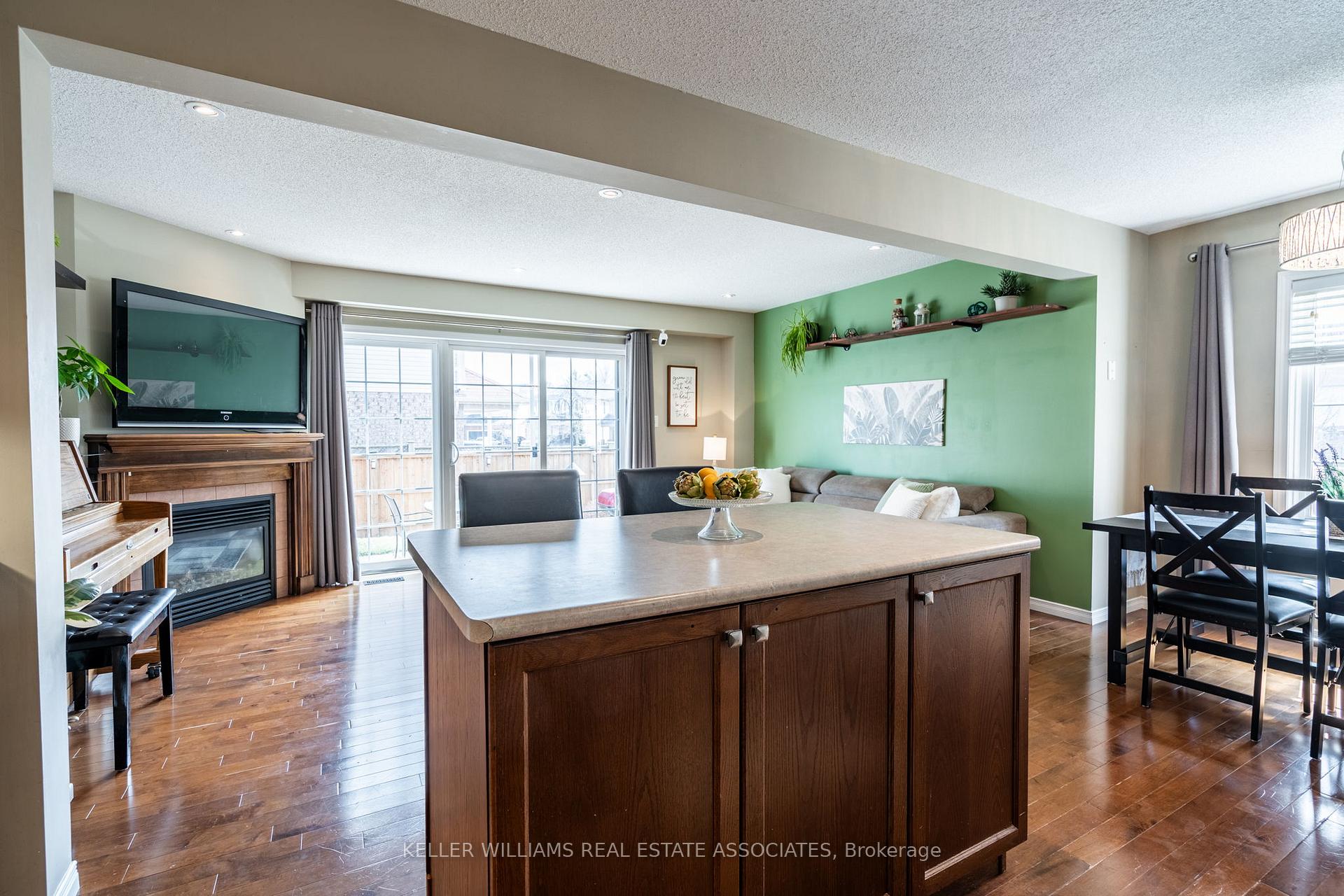 Photo 8 of 515 Beaumont Crescent, Kitchener, Grand River South — HOMEH