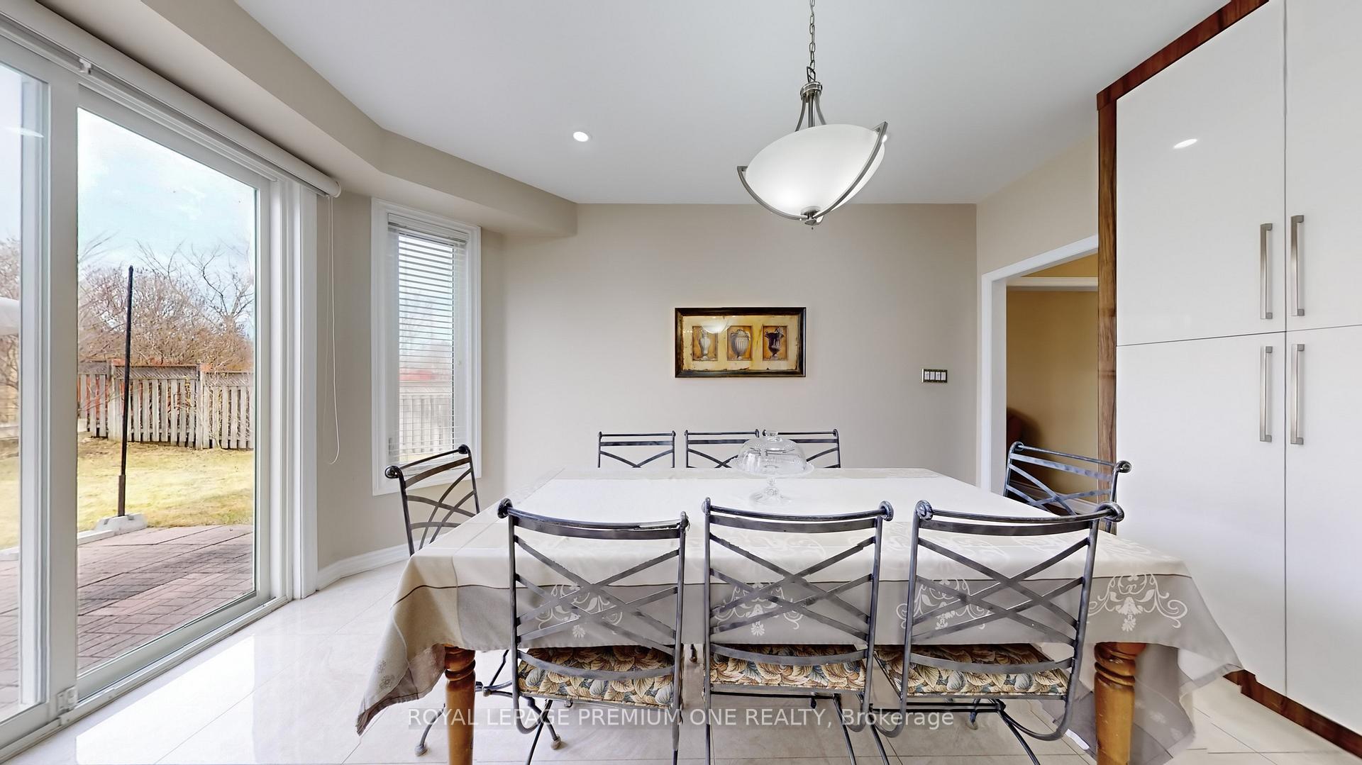 Photo 8 of 117 Cherokee Drive, Vaughan, Maple — HOMEH
