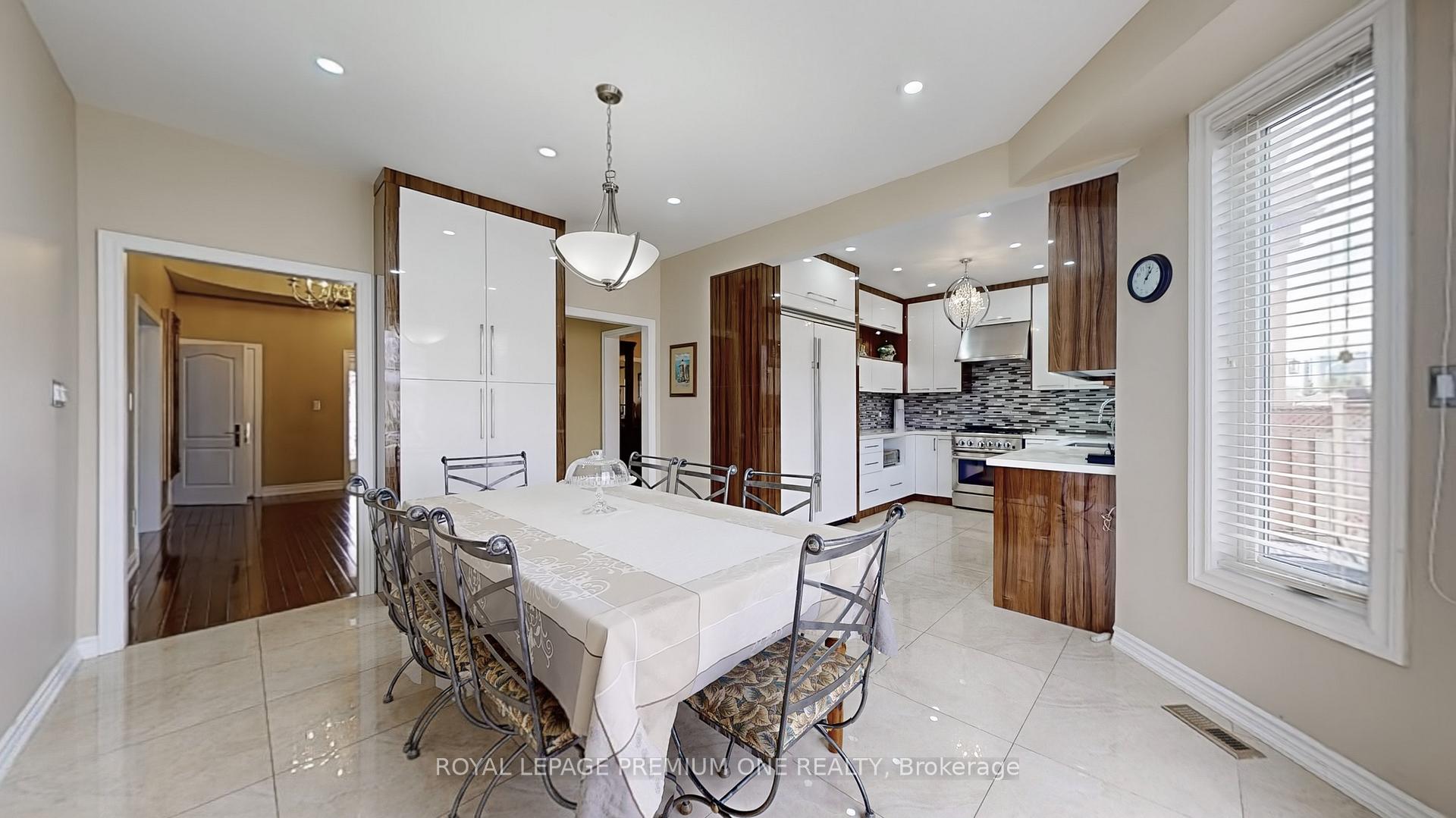 Photo 10 of 117 Cherokee Drive, Vaughan, Maple — HOMEH