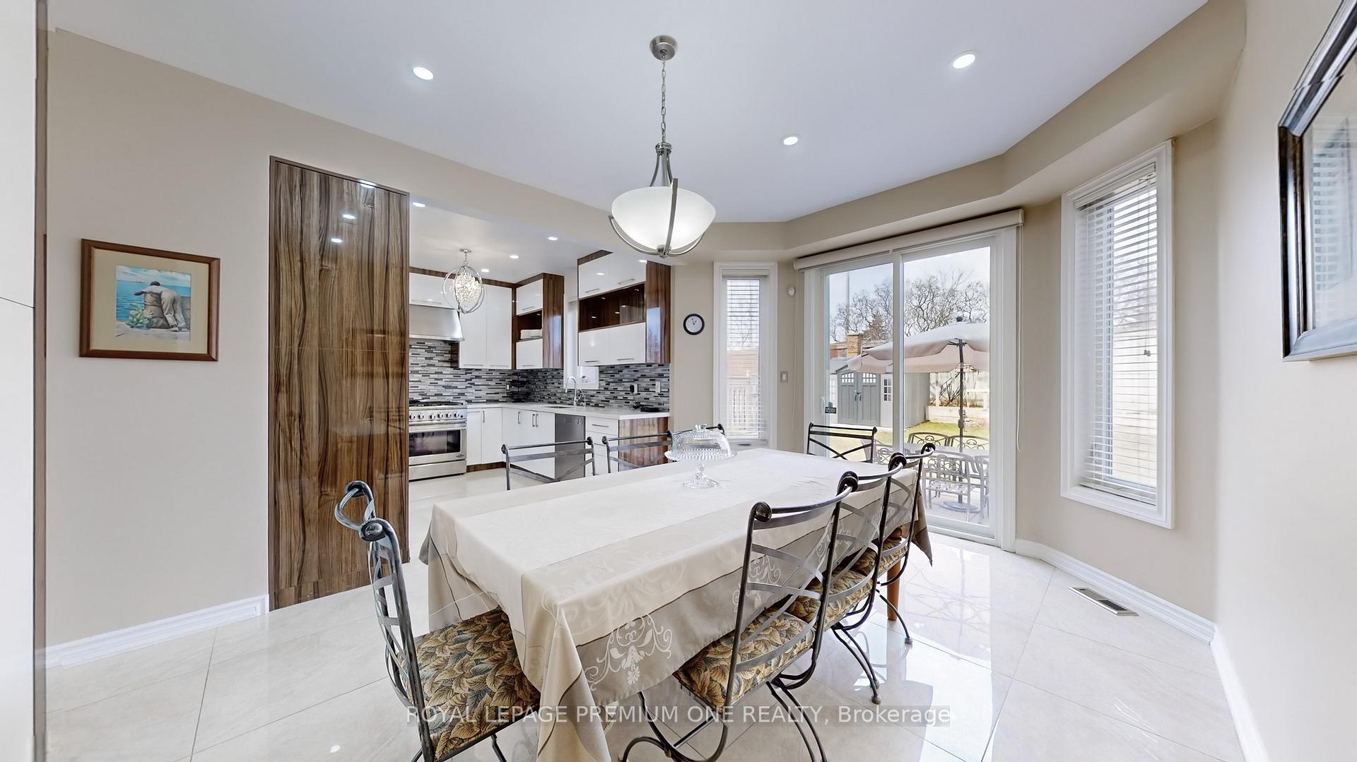 Photo 4 of 117 Cherokee Drive, Vaughan, Maple — HOMEH