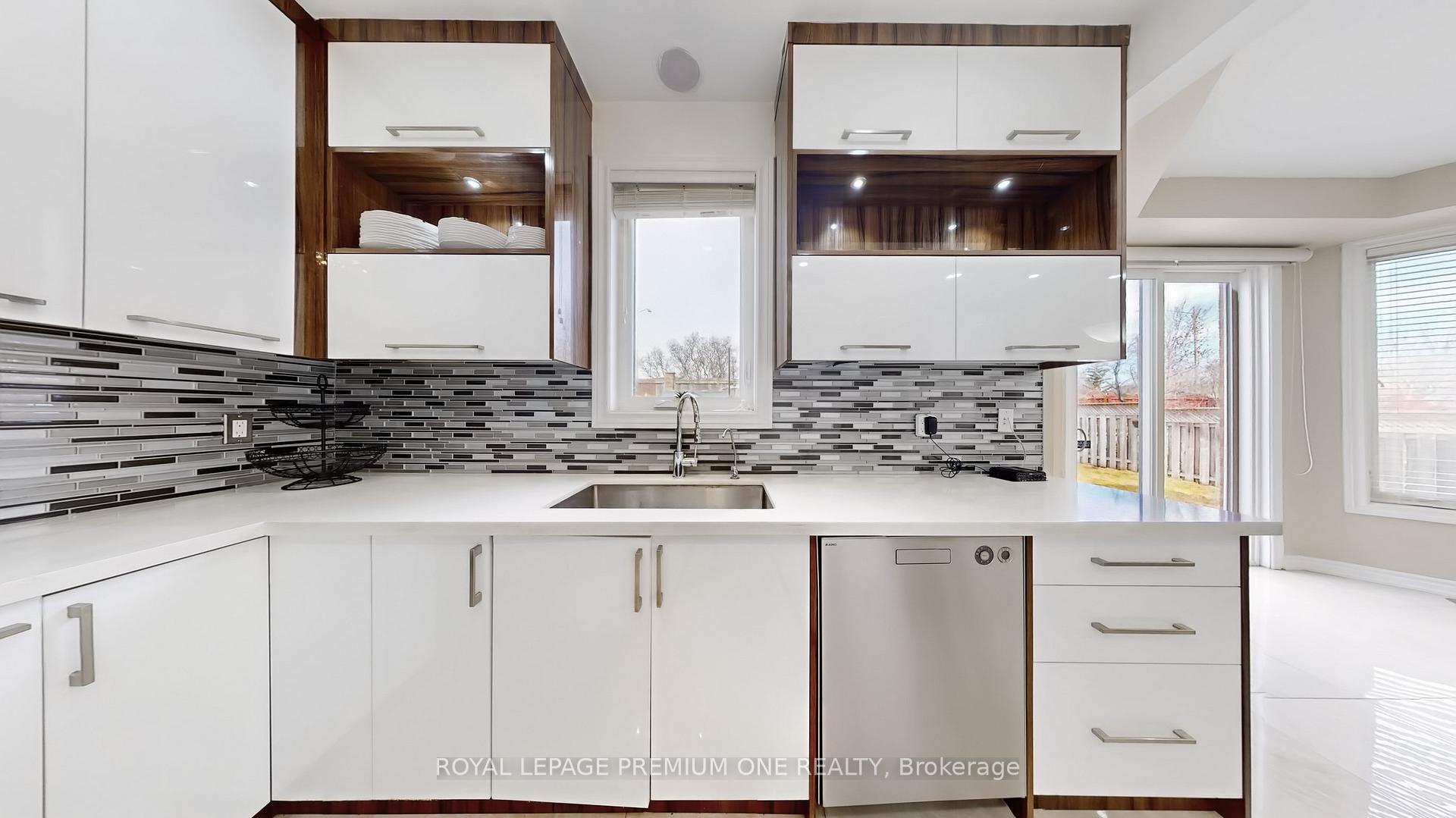 Photo 6 of 117 Cherokee Drive, Vaughan, Maple — HOMEH