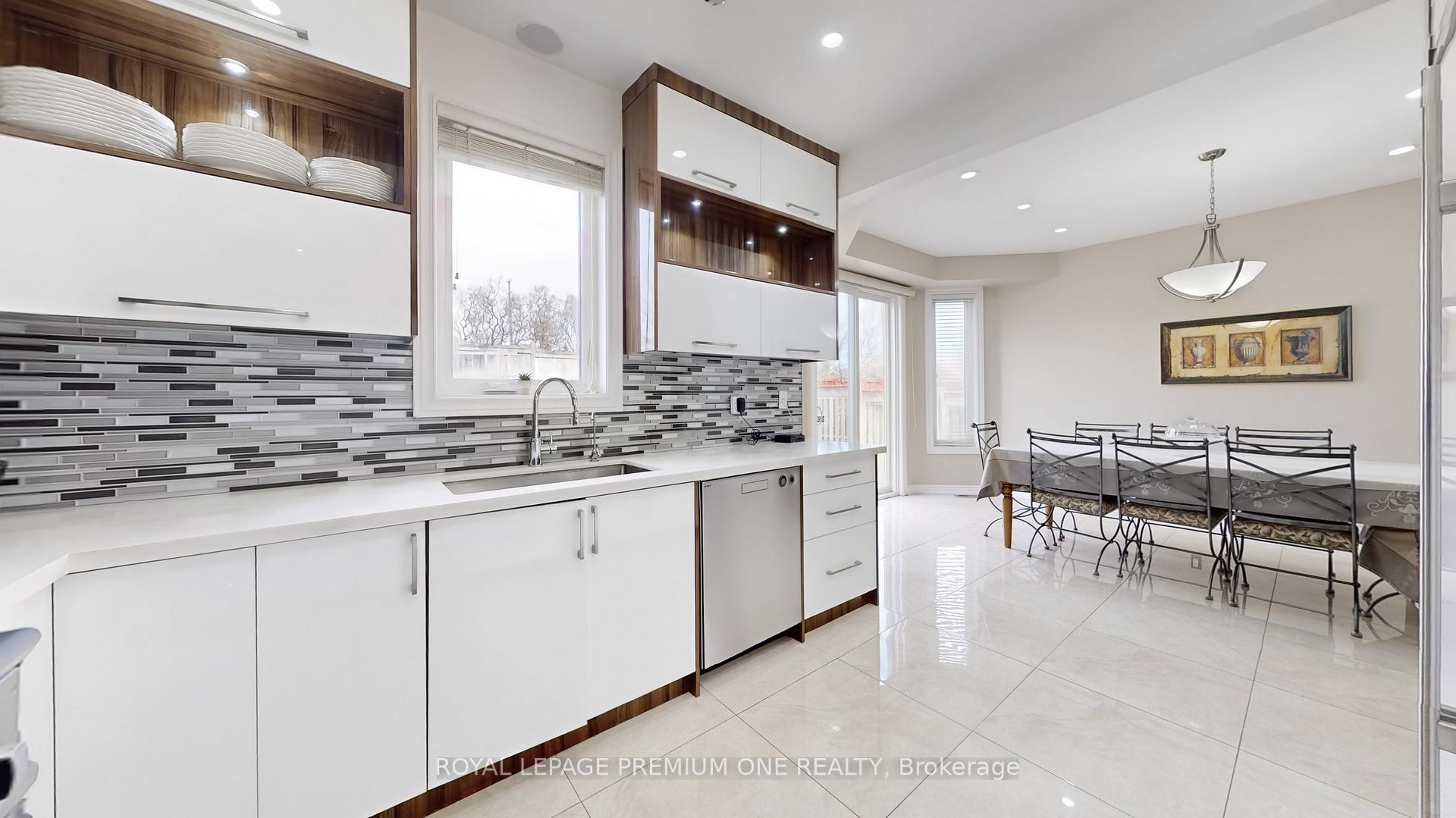 Photo 7 of 117 Cherokee Drive, Vaughan, Maple — HOMEH