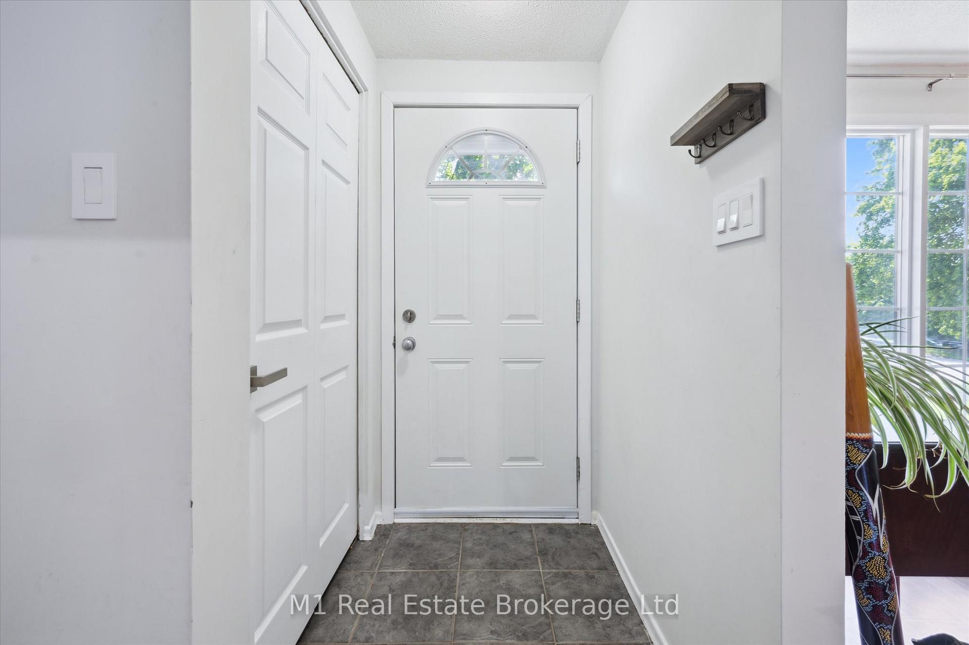 Photo 5 of 595 Willow Road, Guelph, Willow West/Sugarbush/West Acres — HOMEH