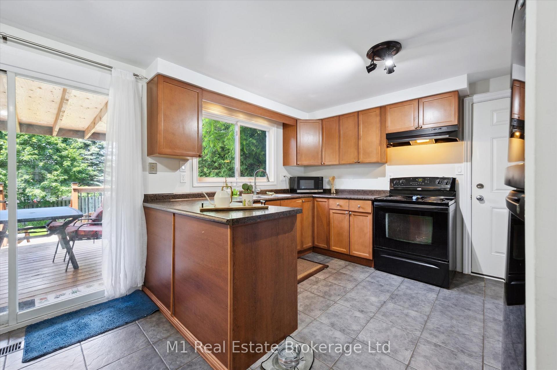 Photo 9 of 595 Willow Road, Guelph, Willow West/Sugarbush/West Acres — HOMEH