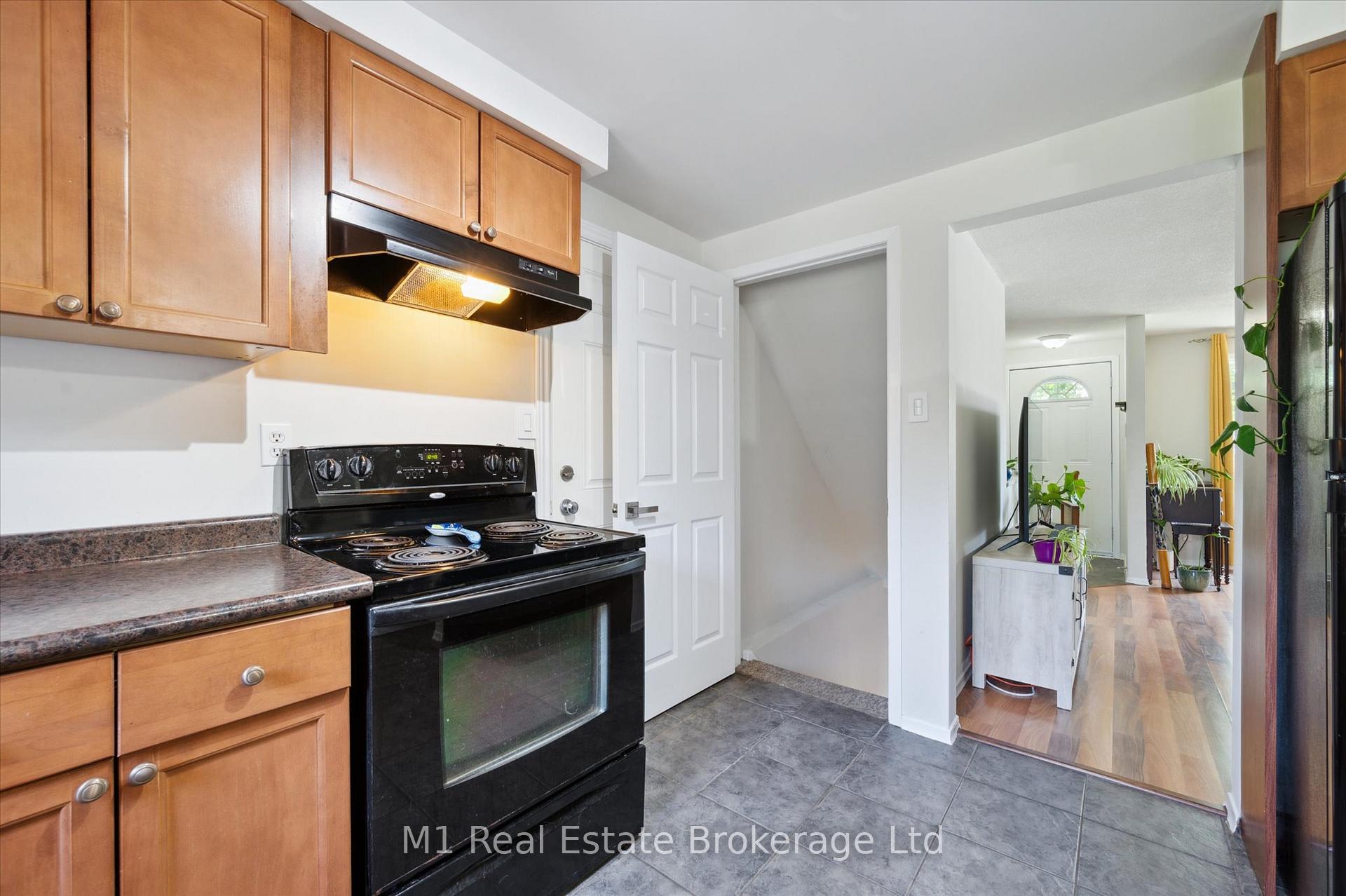 Photo 13 of 595 Willow Road, Guelph, Willow West/Sugarbush/West Acres — HOMEH