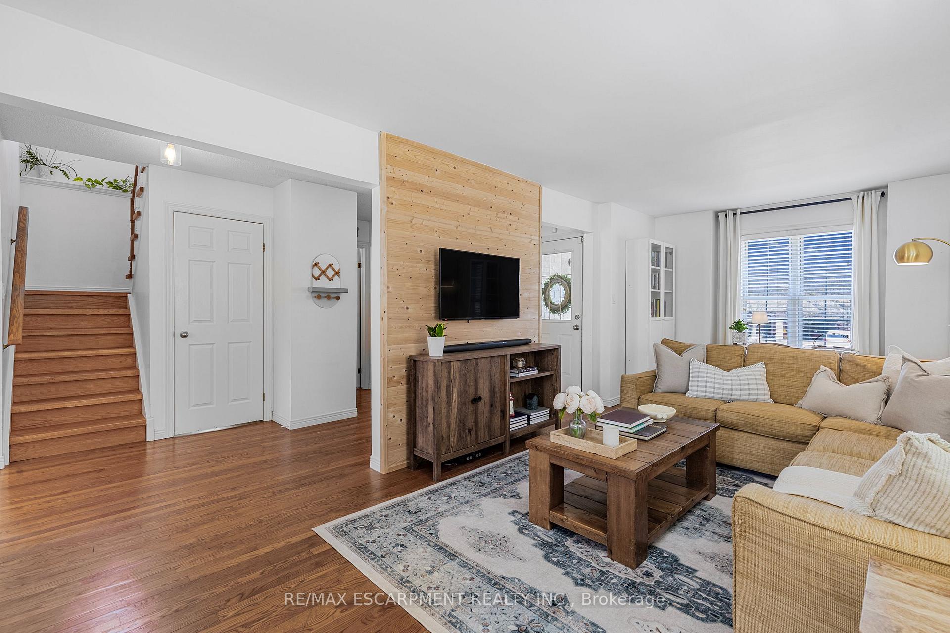 Photo 17 of 51 Duncan Avenue, Hamilton, Waterdown — HOMEH