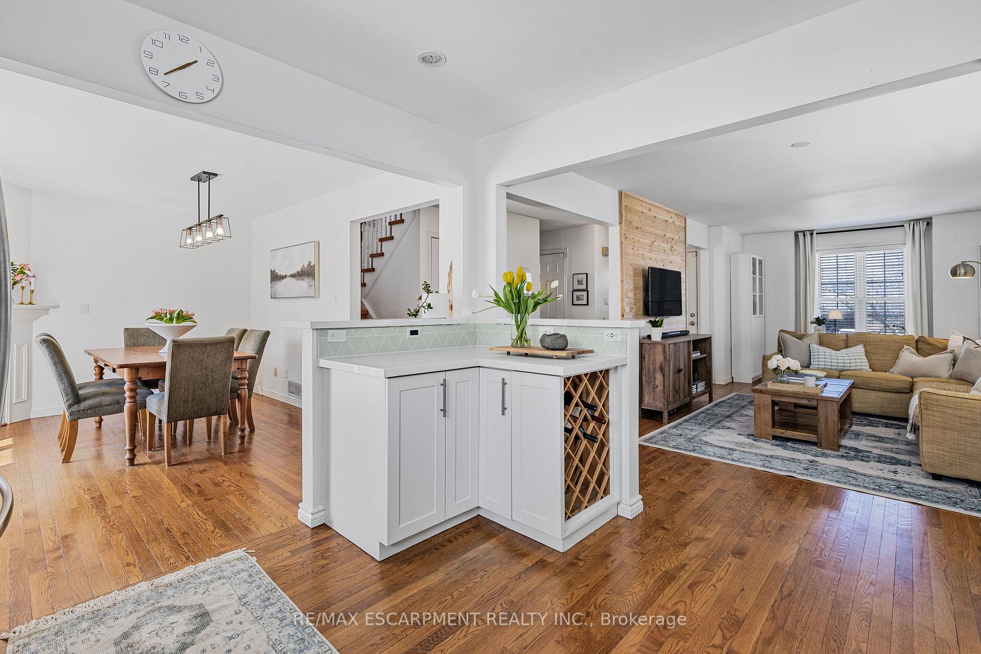 Photo 9 of 51 Duncan Avenue, Hamilton, Waterdown — HOMEH