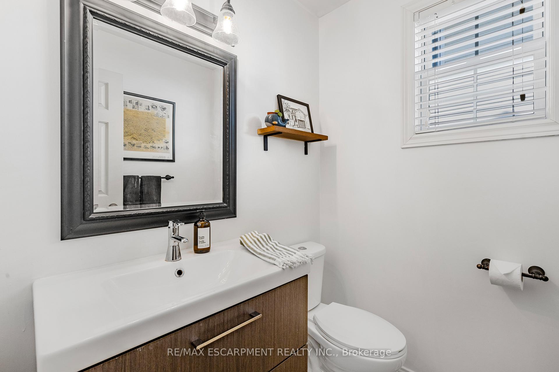 Photo 11 of 51 Duncan Avenue, Hamilton, Waterdown — HOMEH