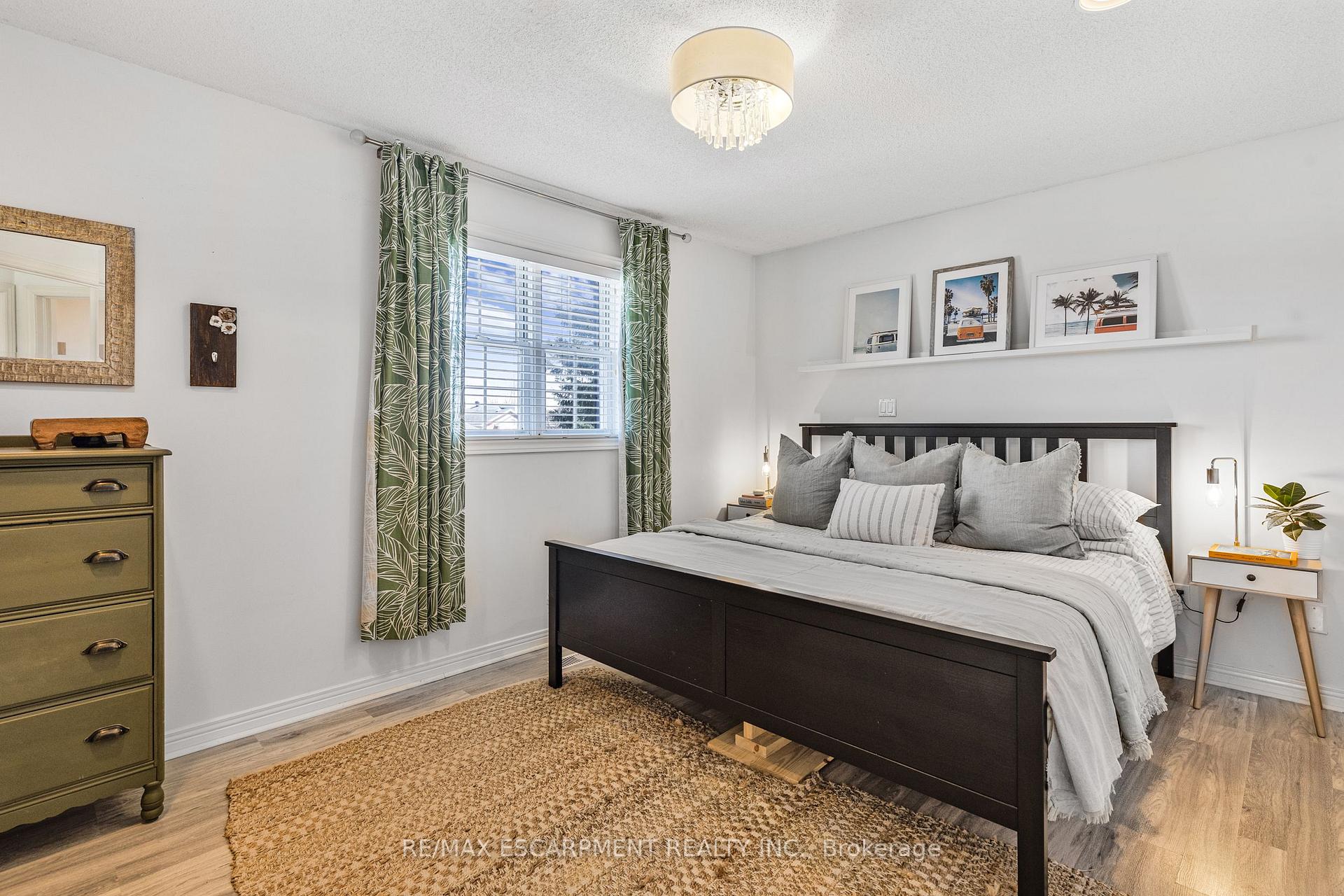 Photo 14 of 51 Duncan Avenue, Hamilton, Waterdown — HOMEH