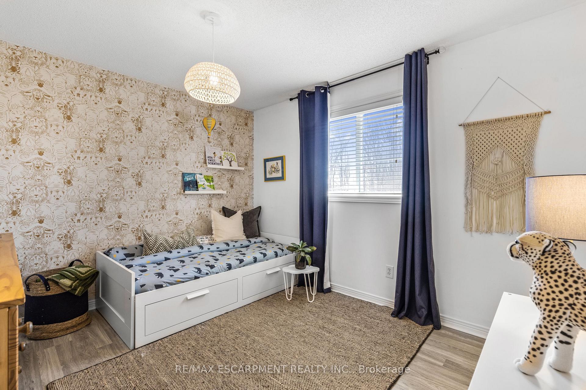 Photo 6 of 51 Duncan Avenue, Hamilton, Waterdown — HOMEH