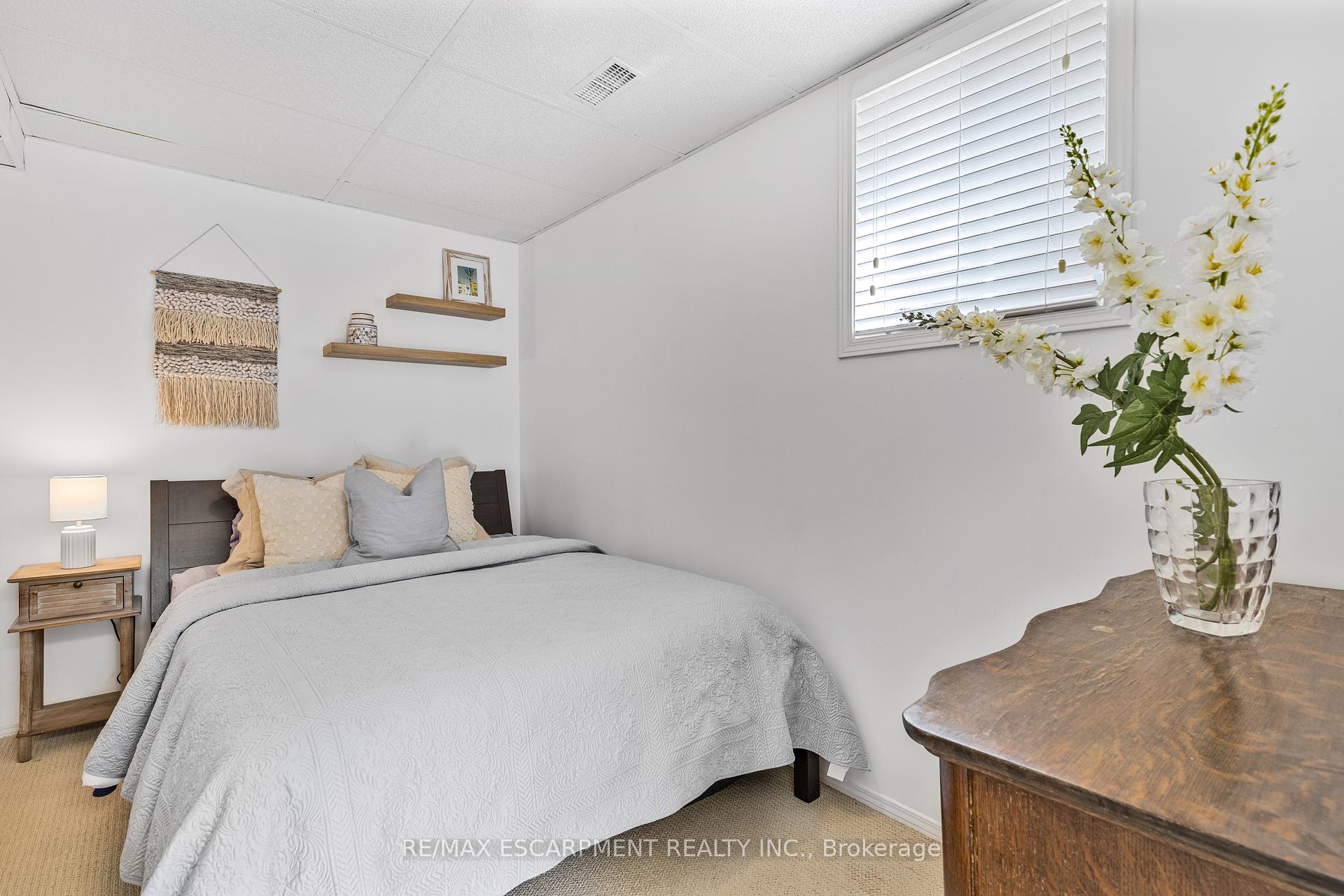 Photo 8 of 51 Duncan Avenue, Hamilton, Waterdown — HOMEH