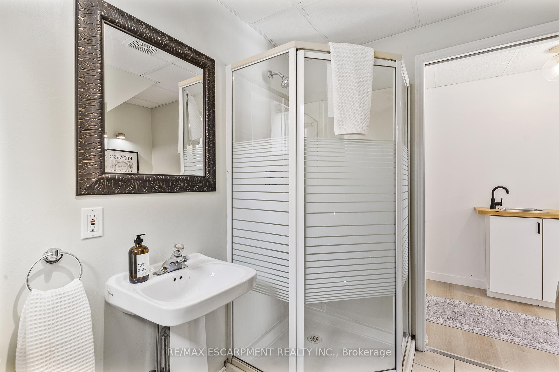 Photo 7 of 51 Duncan Avenue, Hamilton, Waterdown — HOMEH