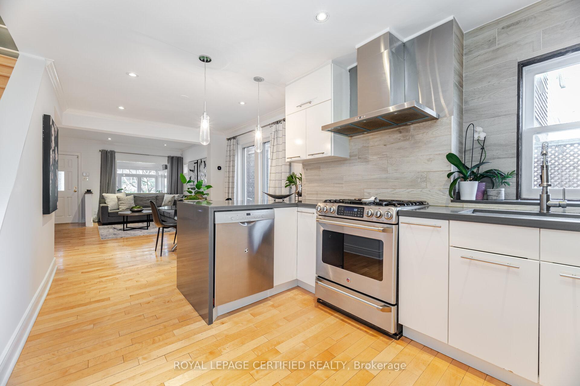 Photo 7 of 245 Eastwood Road, Toronto, Woodbine Corridor — HOMEH