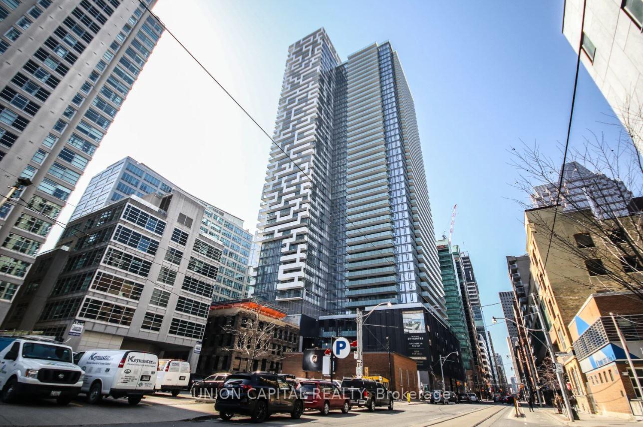Front of Unit 1607, 25 Richmond Street E