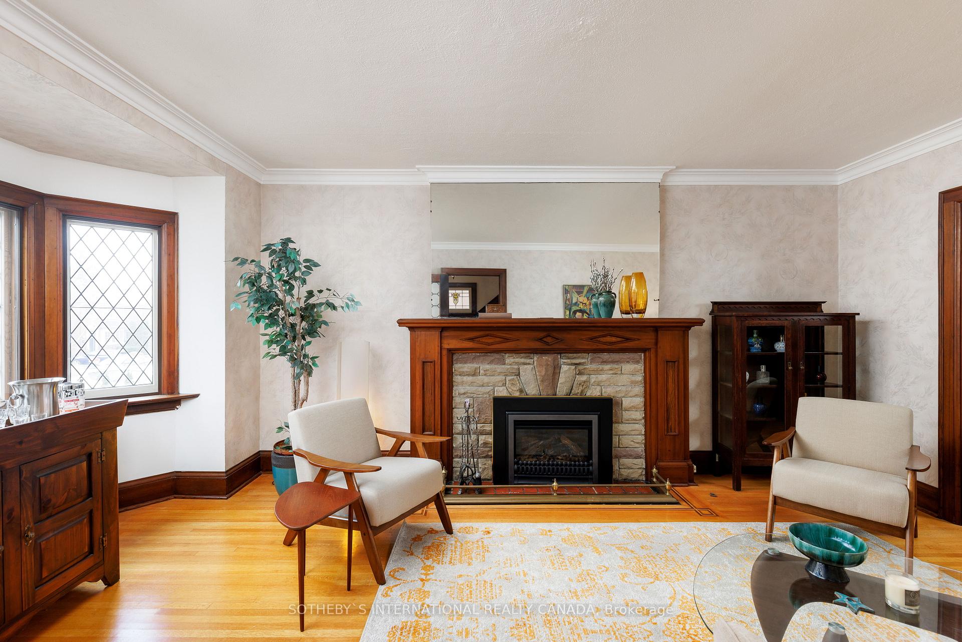 Photo 2 of 61 Rumsey Road, Toronto, Leaside — HOMEH