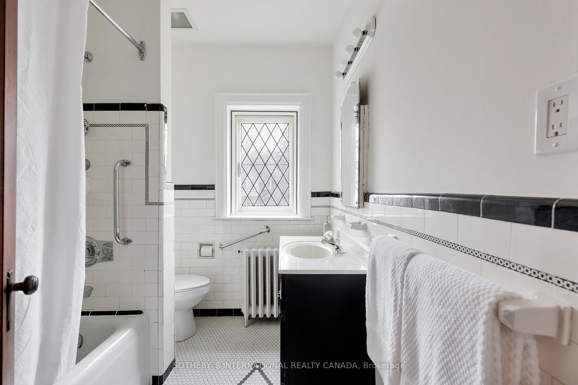 Photo 14 of 61 Rumsey Road, Toronto, Leaside — HOMEH