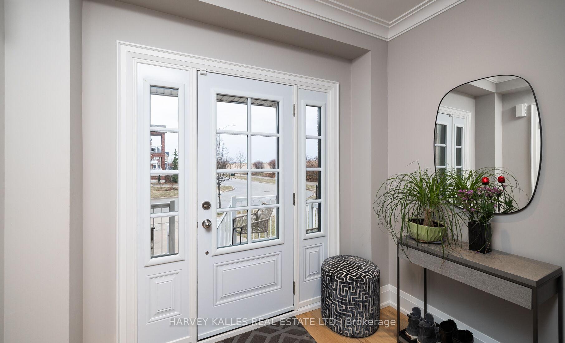 Photo 2 of 131 Chayna Crescent, Vaughan, Patterson — HOMEH