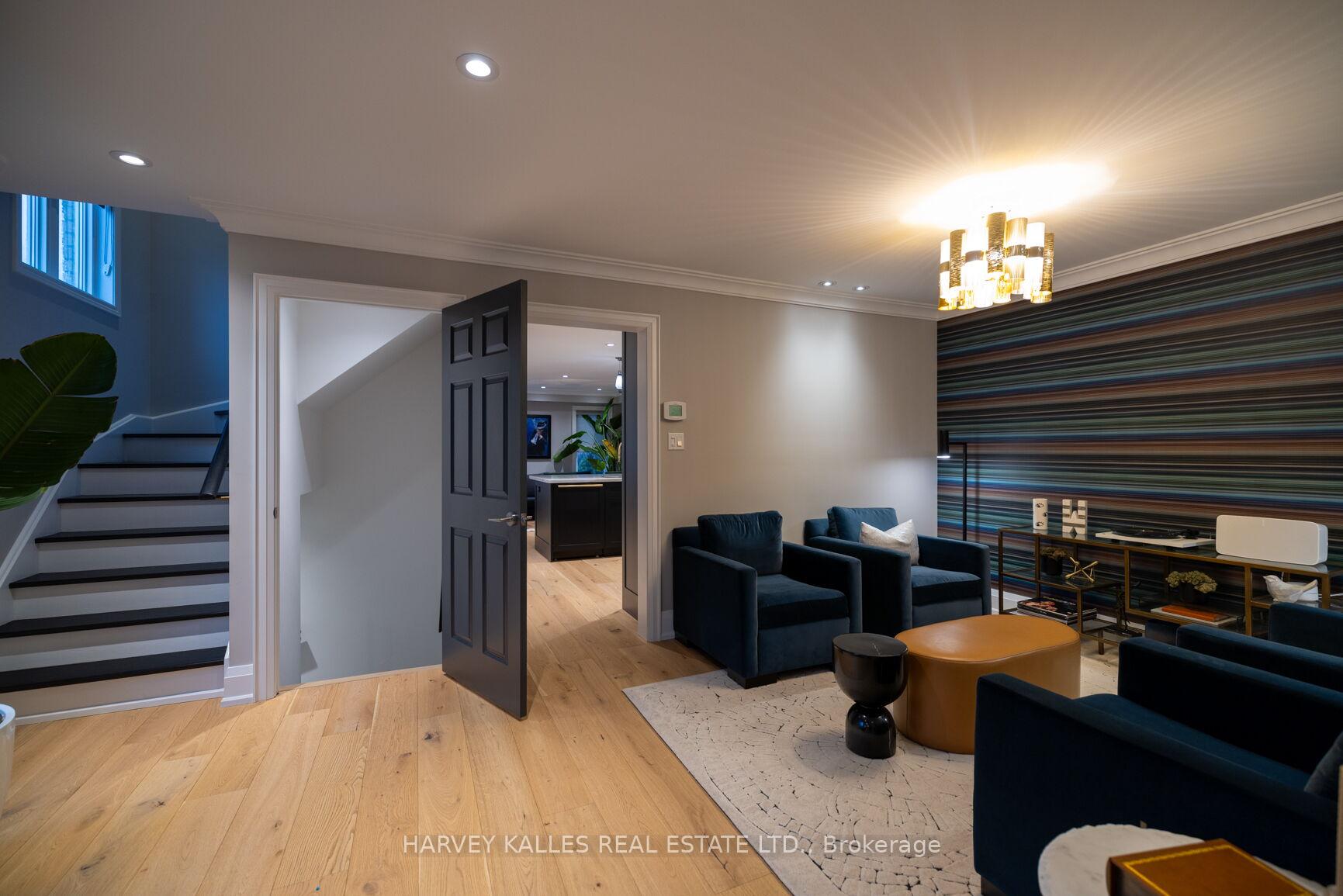 Photo 3 of 131 Chayna Crescent, Vaughan, Patterson — HOMEH