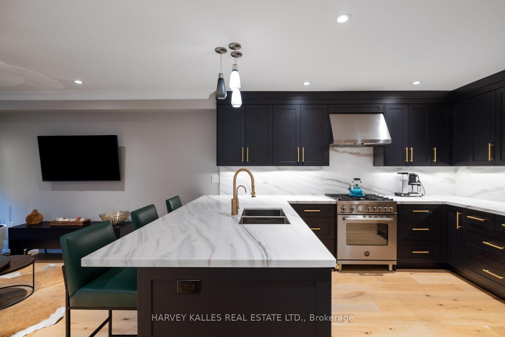 Photo 11 of 131 Chayna Crescent, Vaughan, Patterson — HOMEH