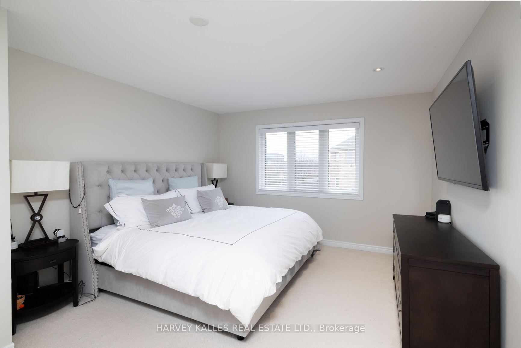 Photo 4 of 131 Chayna Crescent, Vaughan, Patterson — HOMEH