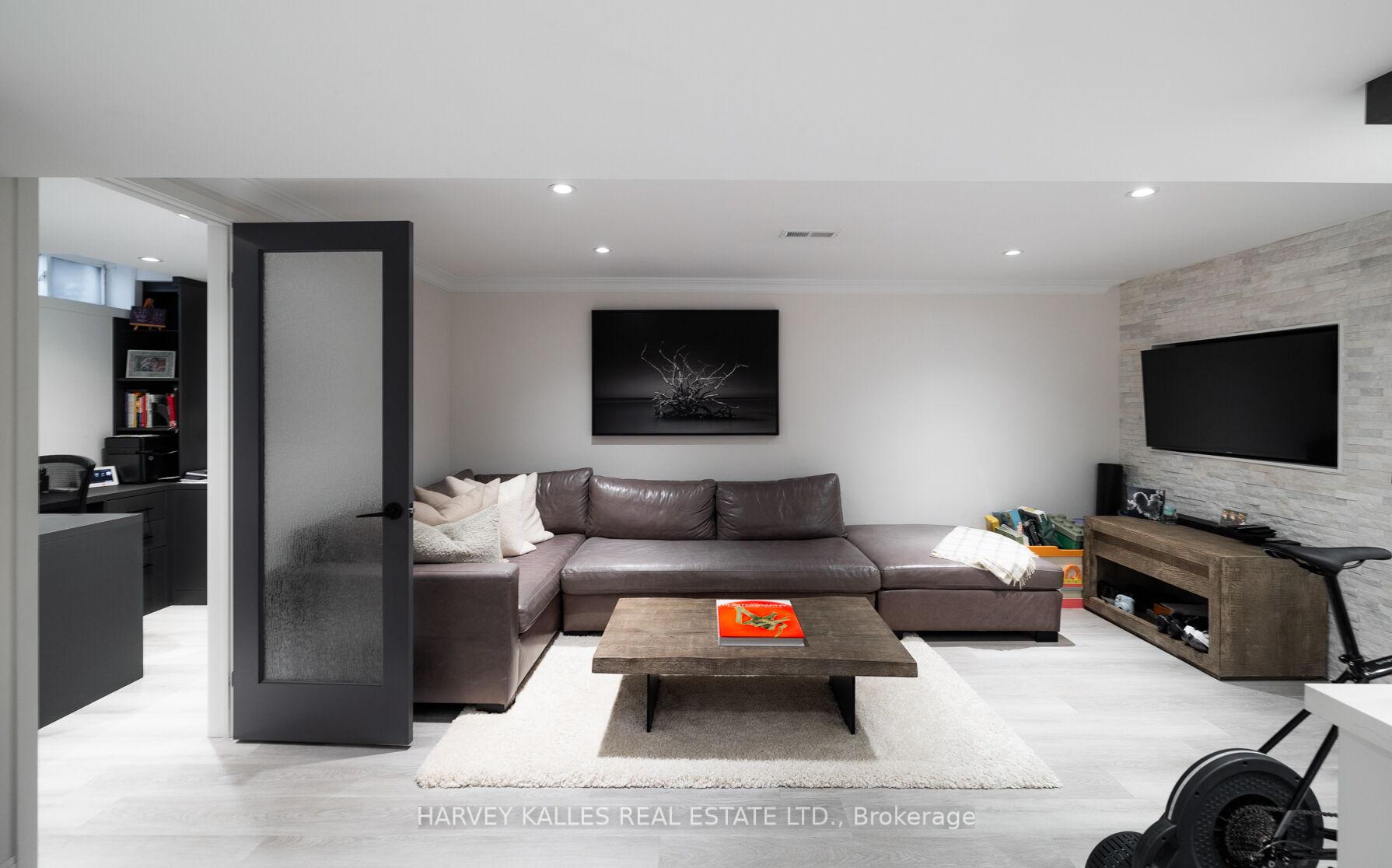 Photo 6 of 131 Chayna Crescent, Vaughan, Patterson — HOMEH