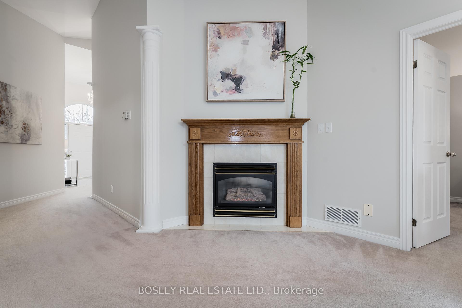 Photo 10 of 8 Silver Court, Hamilton, Waterdown — HOMEH