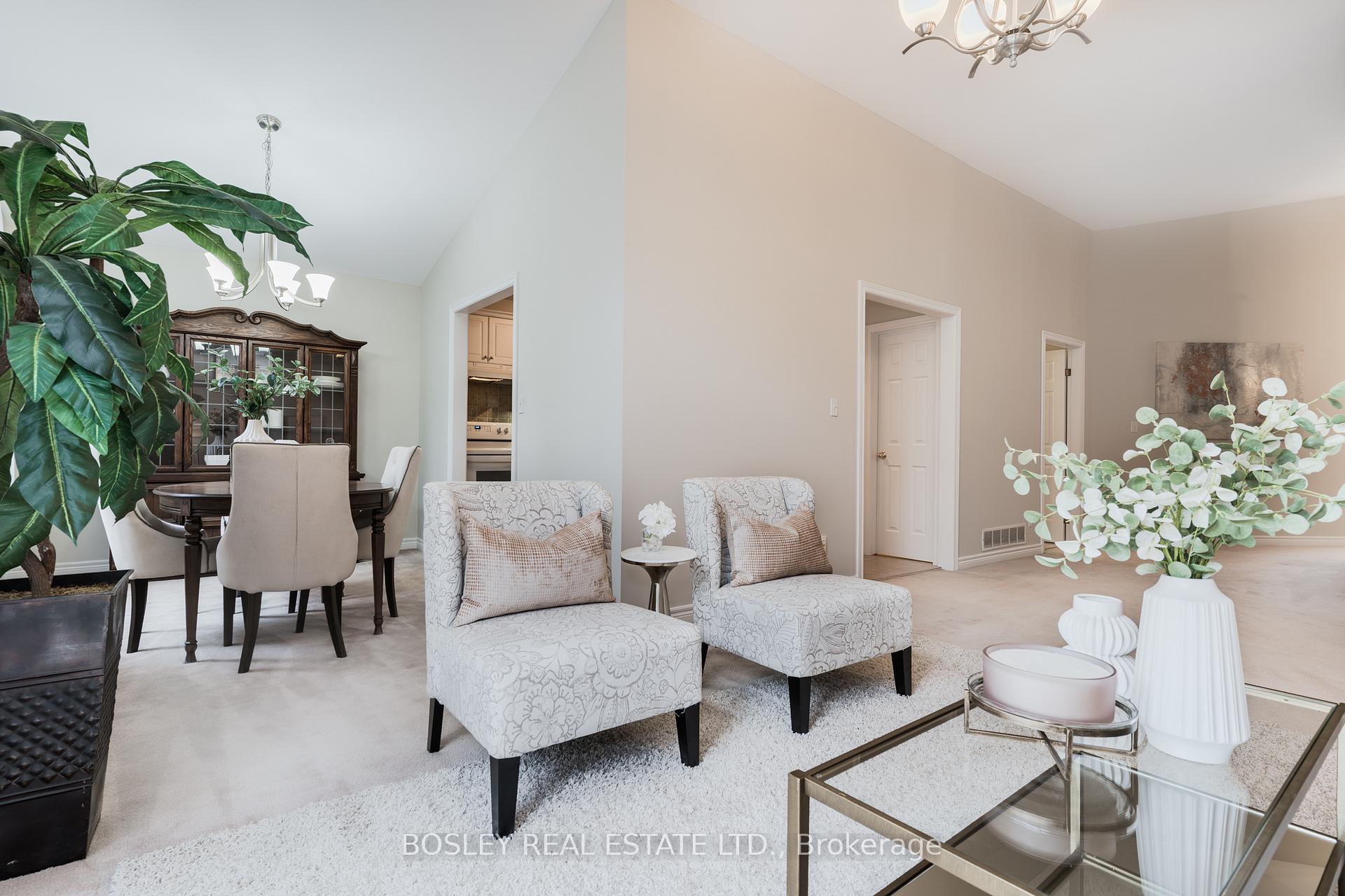 Photo 7 of 8 Silver Court, Hamilton, Waterdown — HOMEH