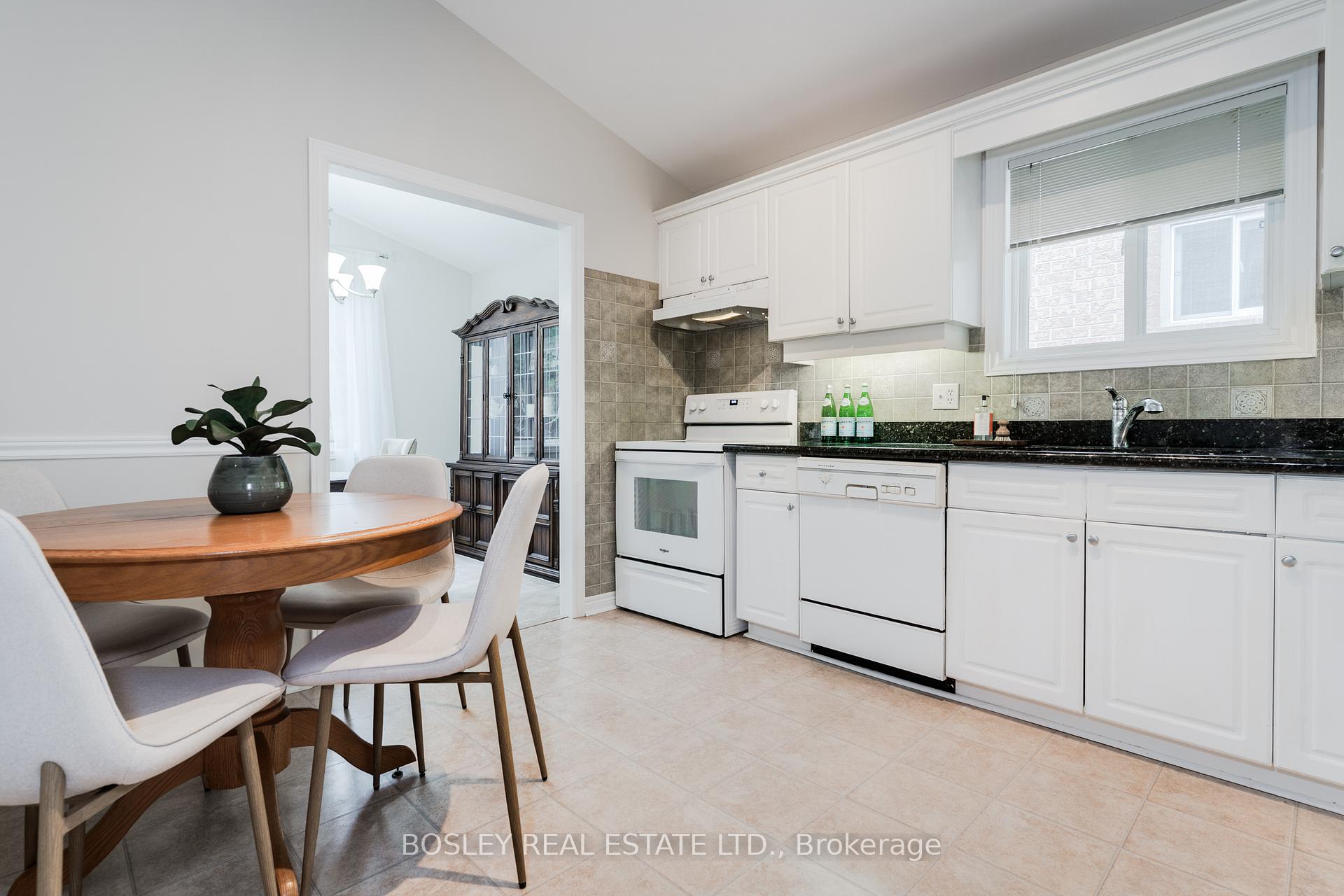 Photo 17 of 8 Silver Court, Hamilton, Waterdown — HOMEH