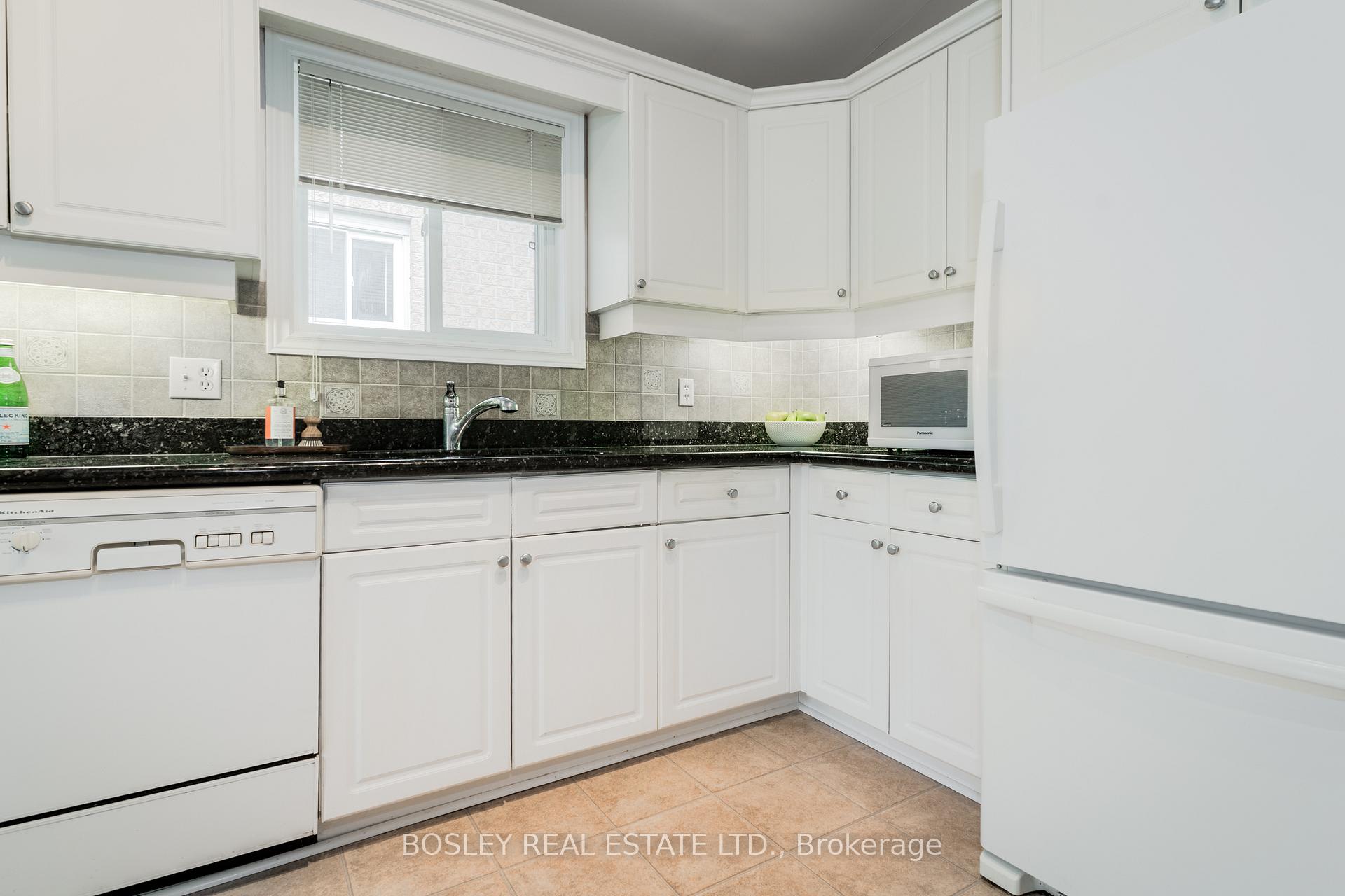 Photo 12 of 8 Silver Court, Hamilton, Waterdown — HOMEH