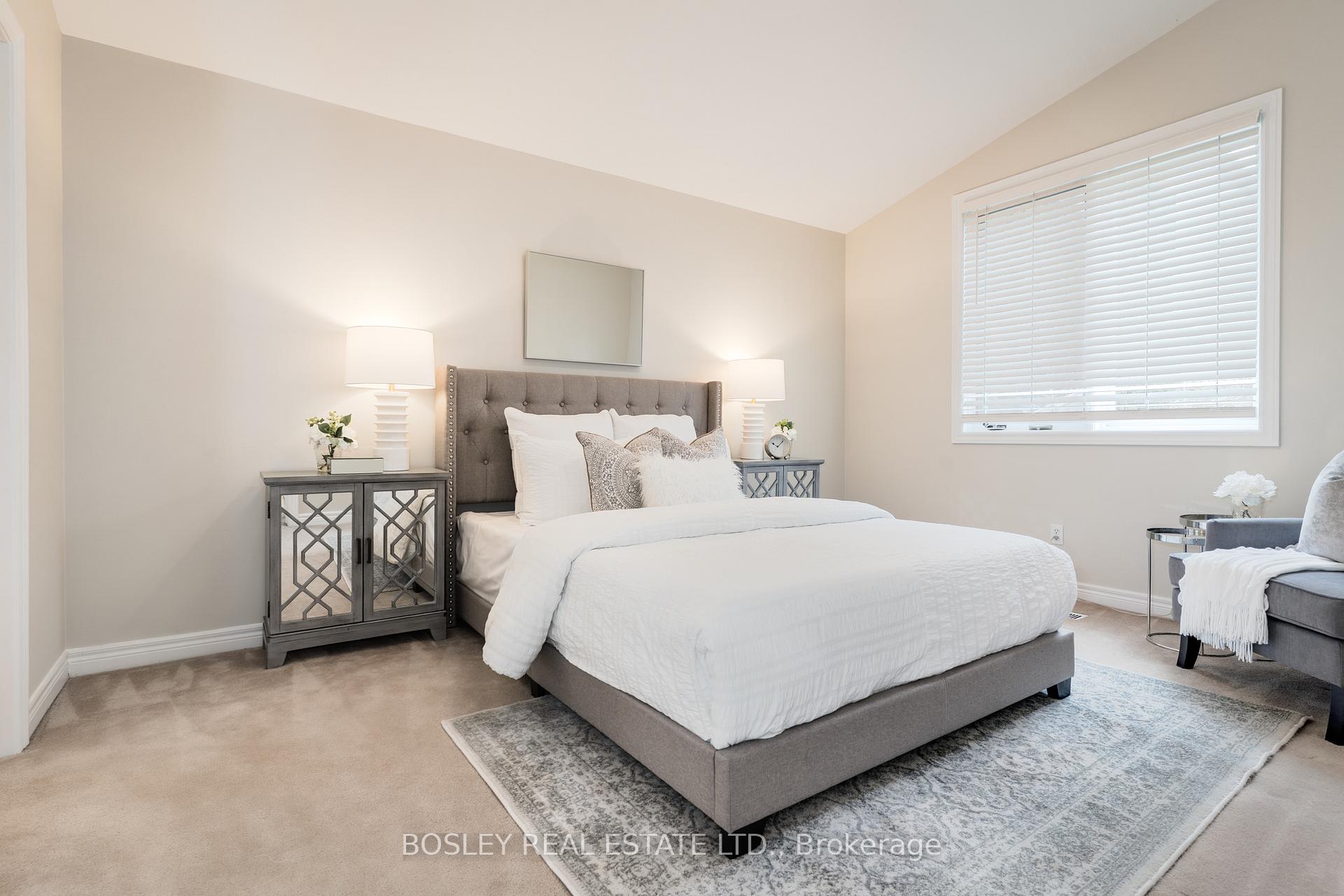 Photo 13 of 8 Silver Court, Hamilton, Waterdown — HOMEH