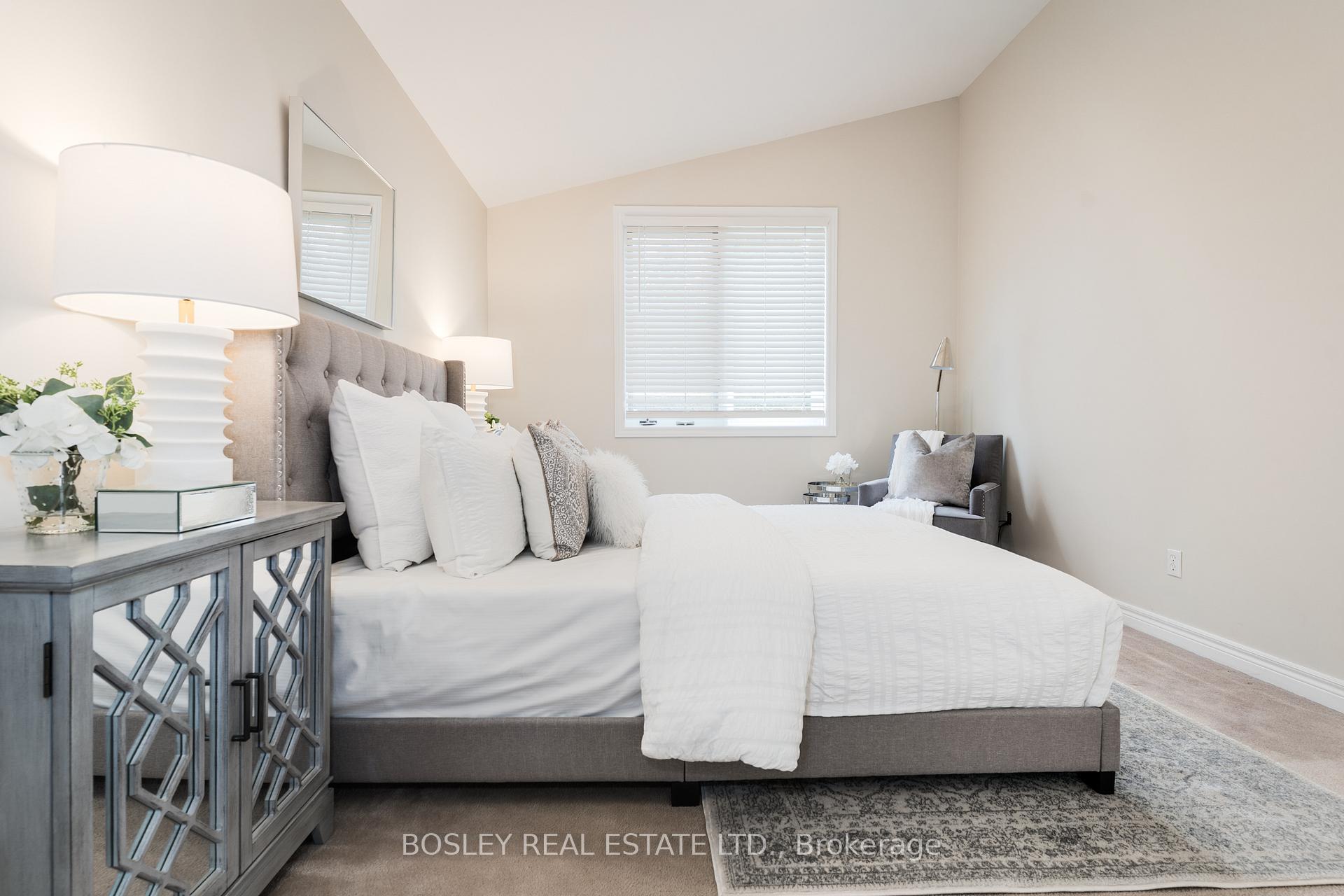 Photo 18 of 8 Silver Court, Hamilton, Waterdown — HOMEH