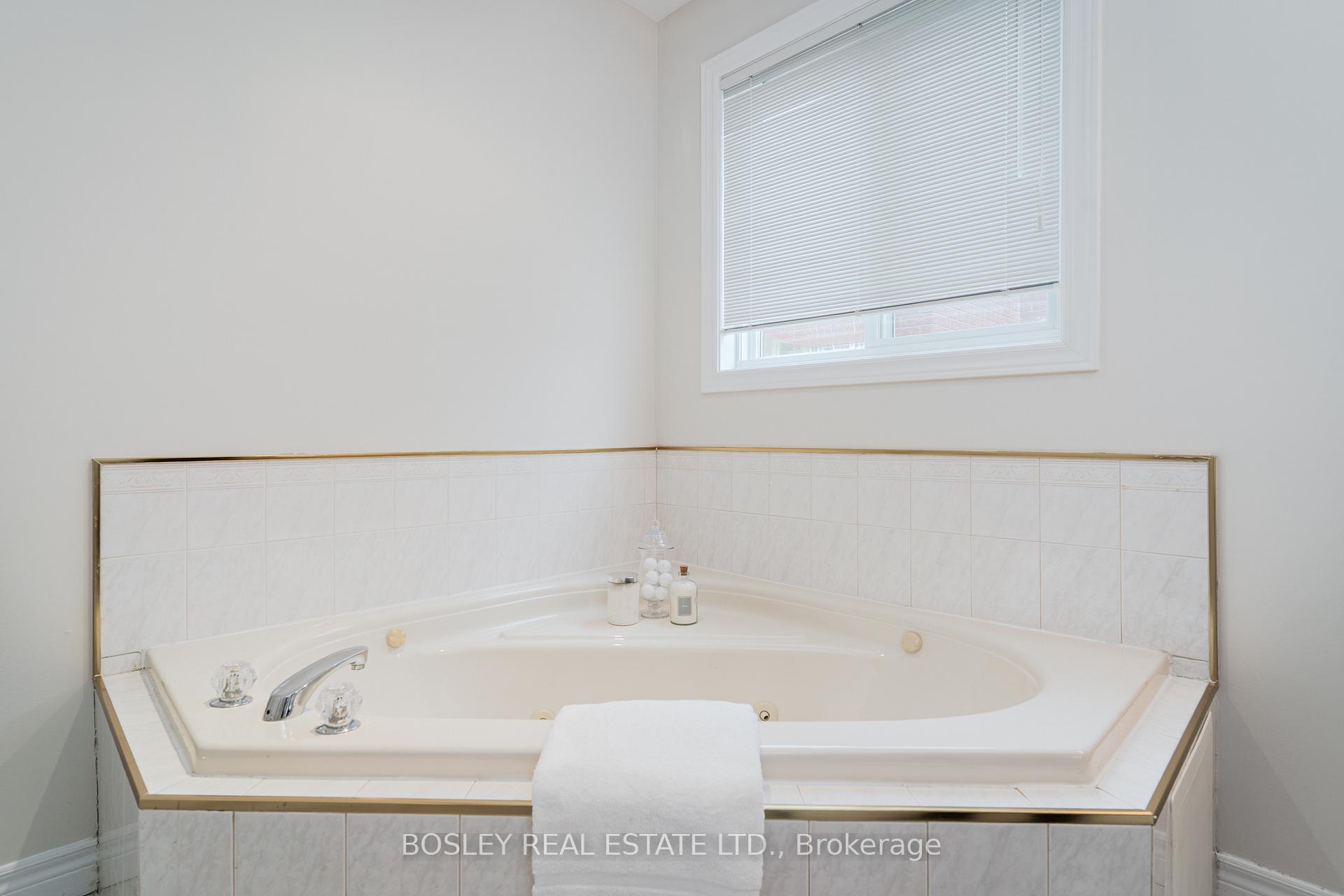 Photo 44 of 8 Silver Court, Hamilton, Waterdown — HOMEH