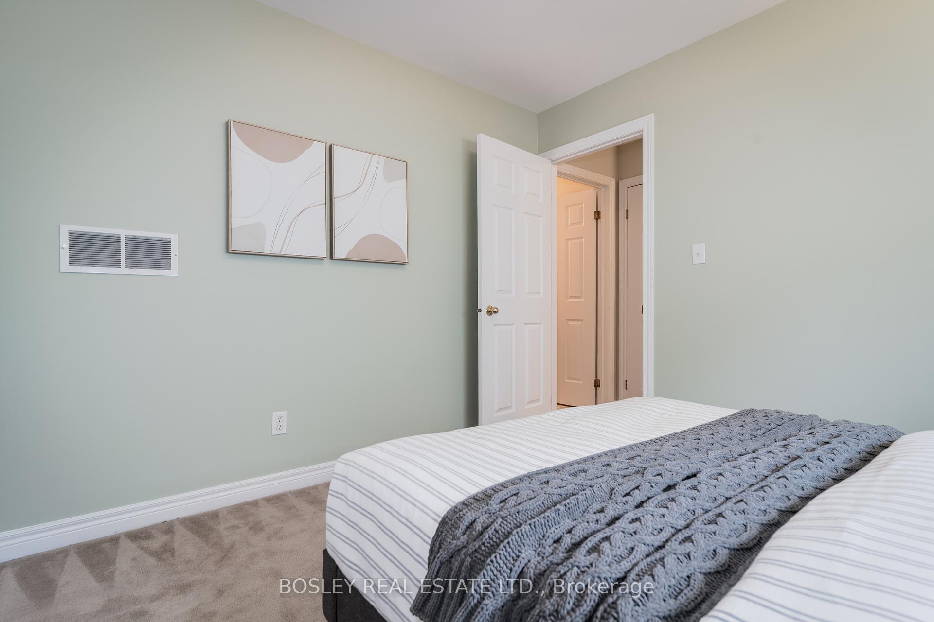 Photo 35 of 8 Silver Court, Hamilton, Waterdown — HOMEH