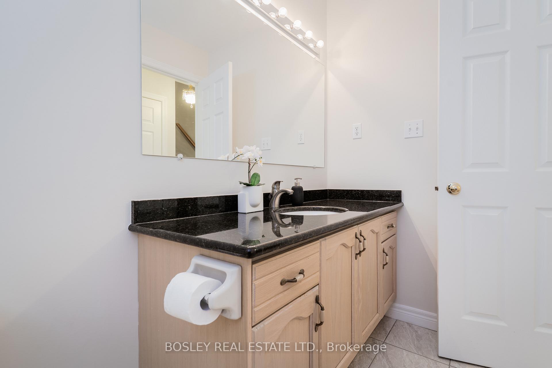 Photo 26 of 8 Silver Court, Hamilton, Waterdown — HOMEH