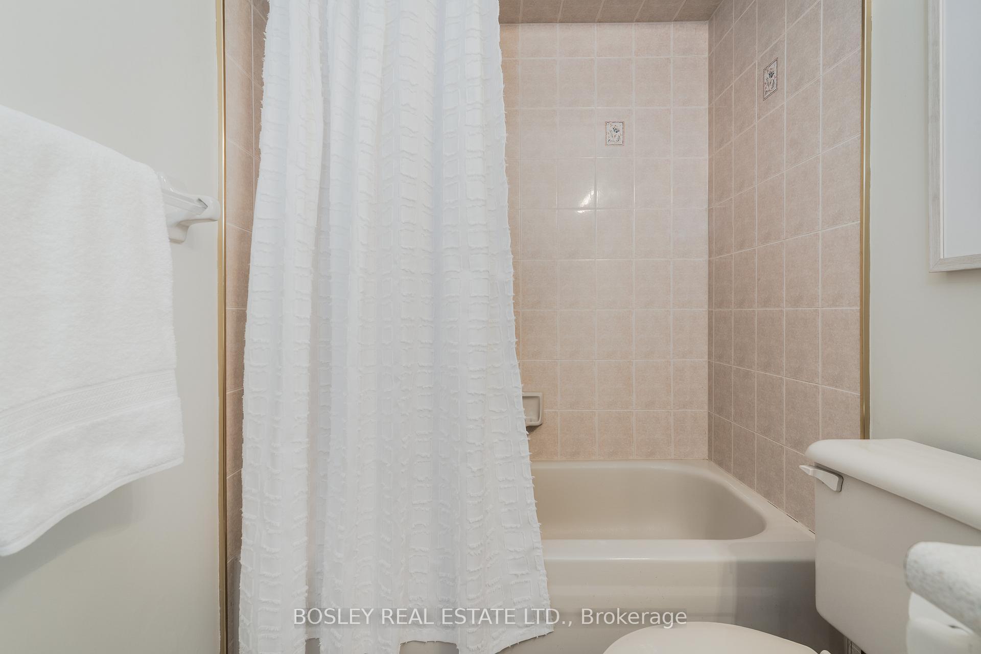 Photo 34 of 8 Silver Court, Hamilton, Waterdown — HOMEH