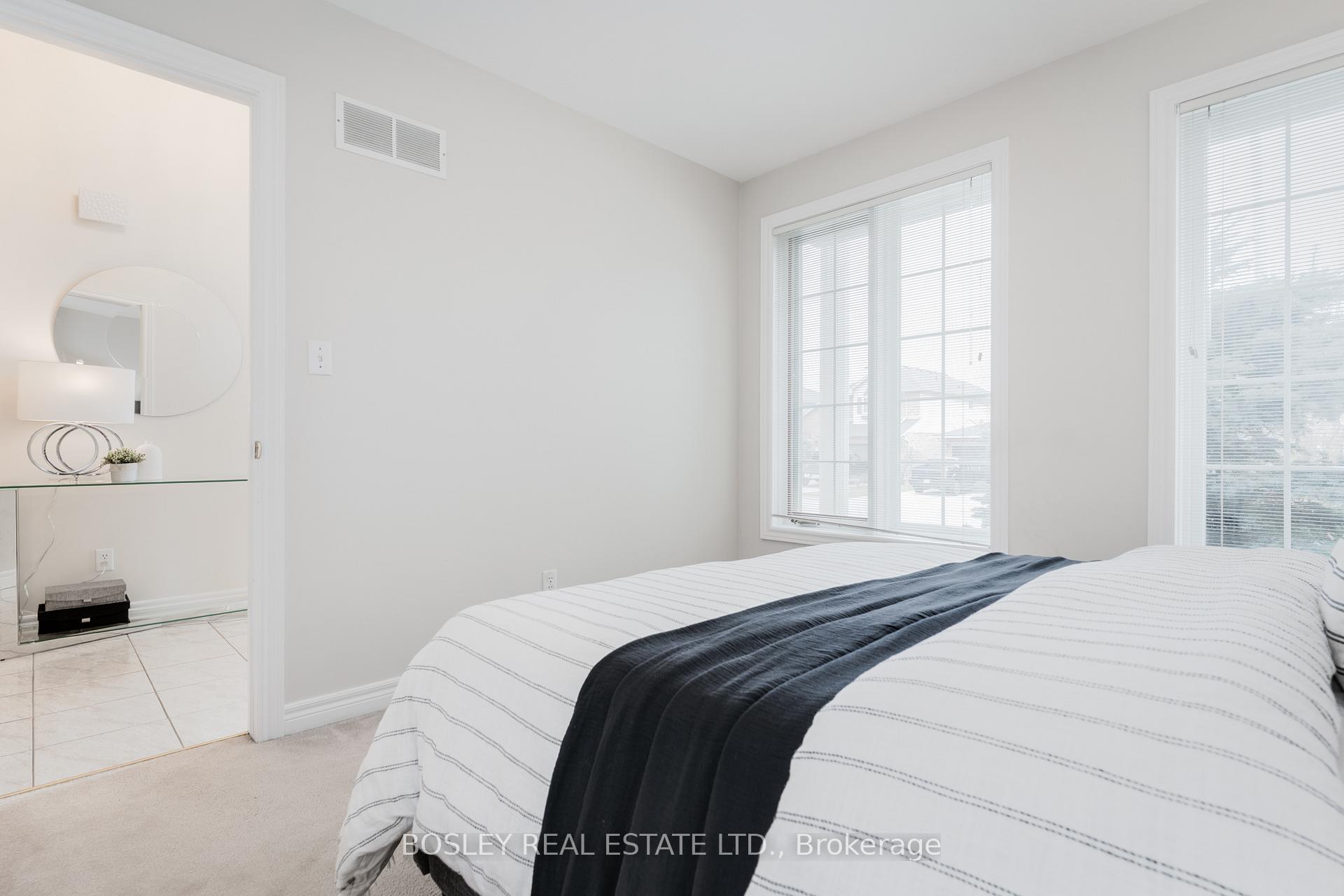 Photo 29 of 8 Silver Court, Hamilton, Waterdown — HOMEH