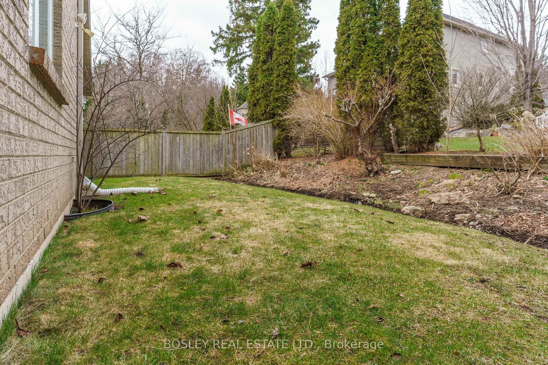 Photo 37 of 8 Silver Court, Hamilton, Waterdown — HOMEH