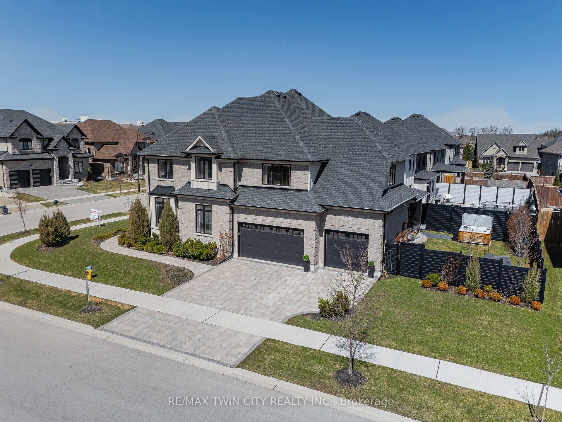 Photo 32 of 256 Chestnut Ridge, Waterloo — HOMEH