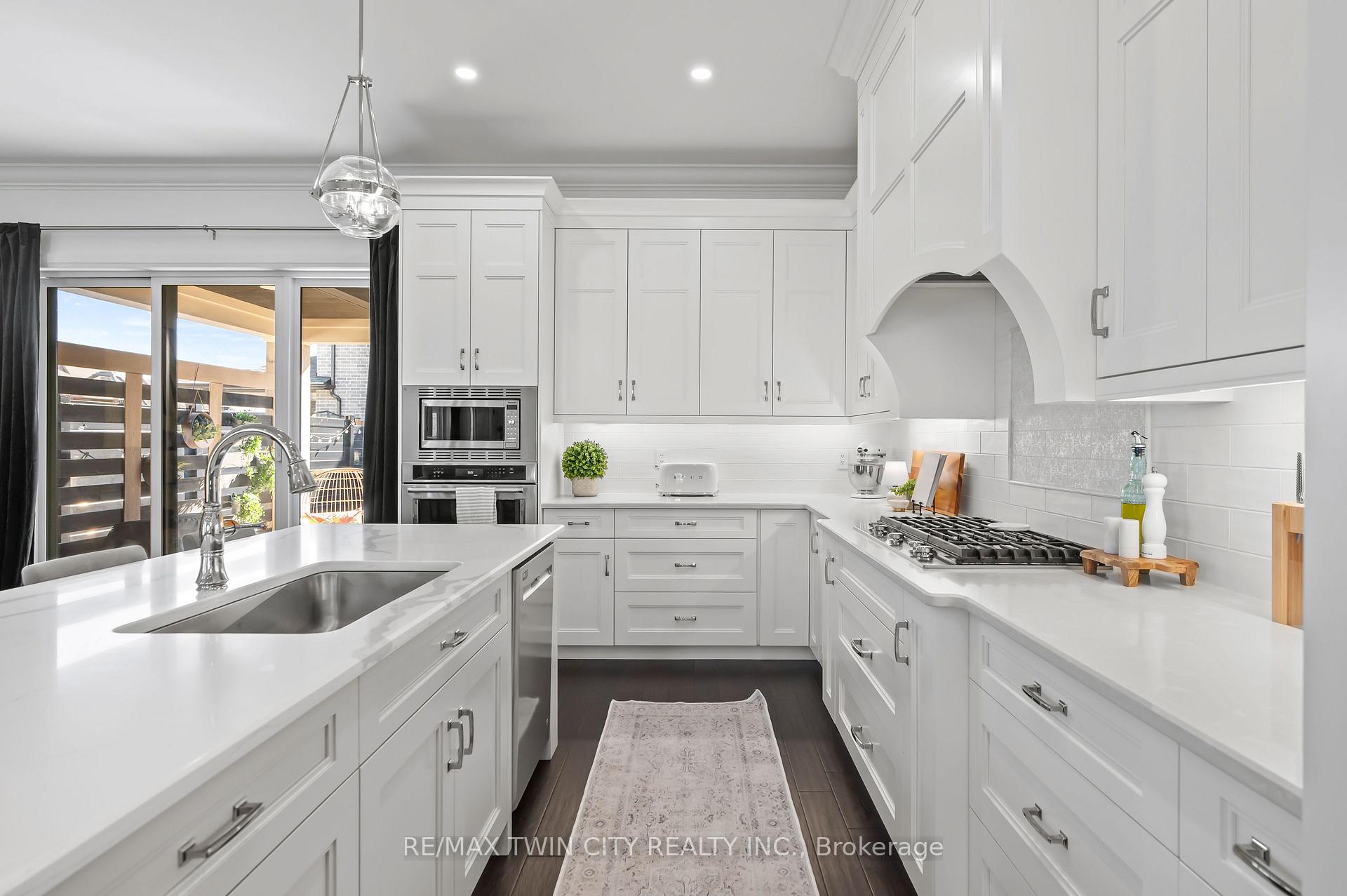 Photo 10 of 256 Chestnut Ridge, Waterloo — HOMEH