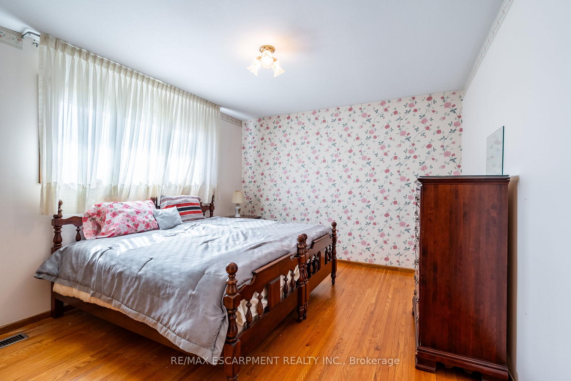 Photo 18 of 106 Owen Place, Hamilton, Greenford — HOMEH