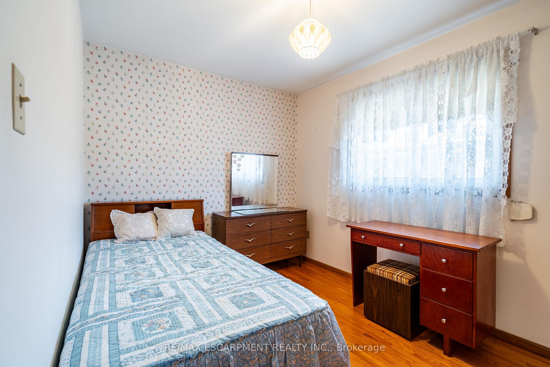 Photo 12 of 106 Owen Place, Hamilton, Greenford — HOMEH