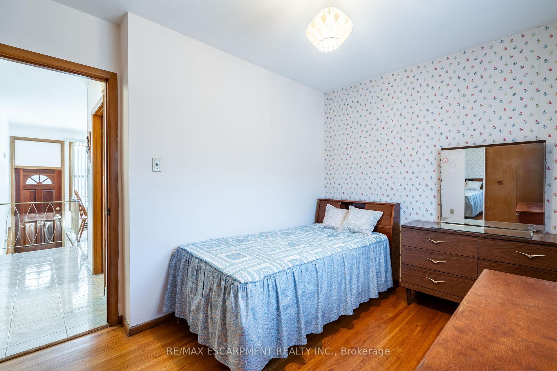 Photo 35 of 106 Owen Place, Hamilton, Greenford — HOMEH