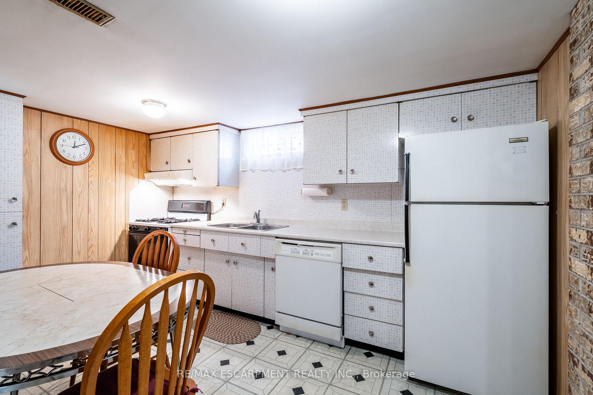 Photo 17 of 106 Owen Place, Hamilton, Greenford — HOMEH