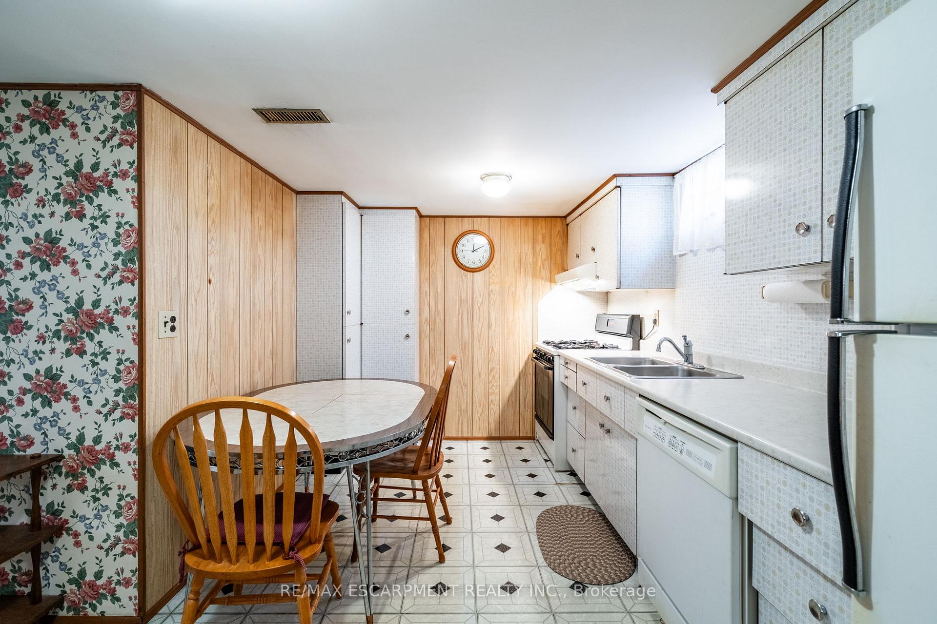 Photo 32 of 106 Owen Place, Hamilton, Greenford — HOMEH